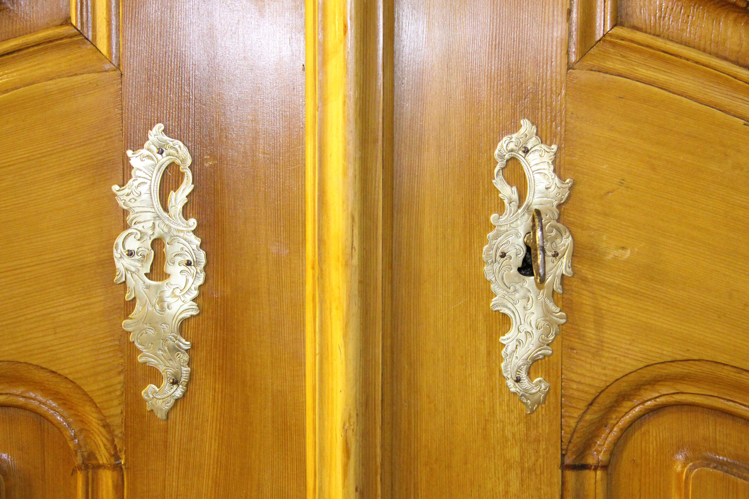 03d. Weichholzschrank, Barock.
