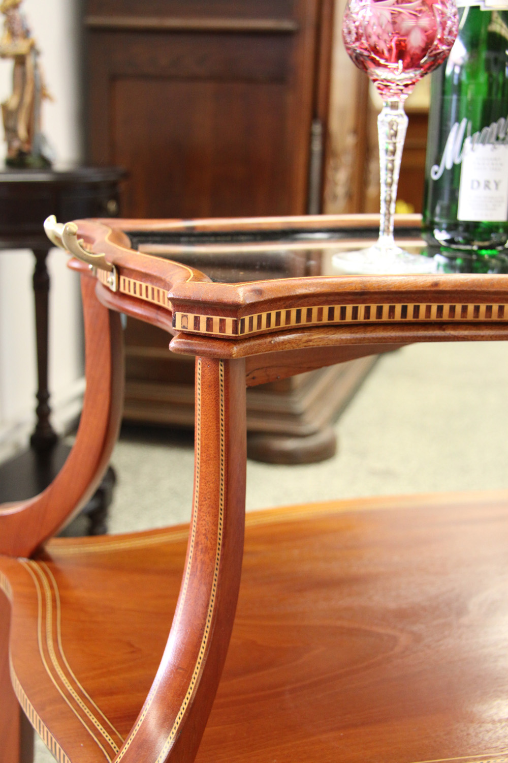 K19b Etagere mit Tablett.