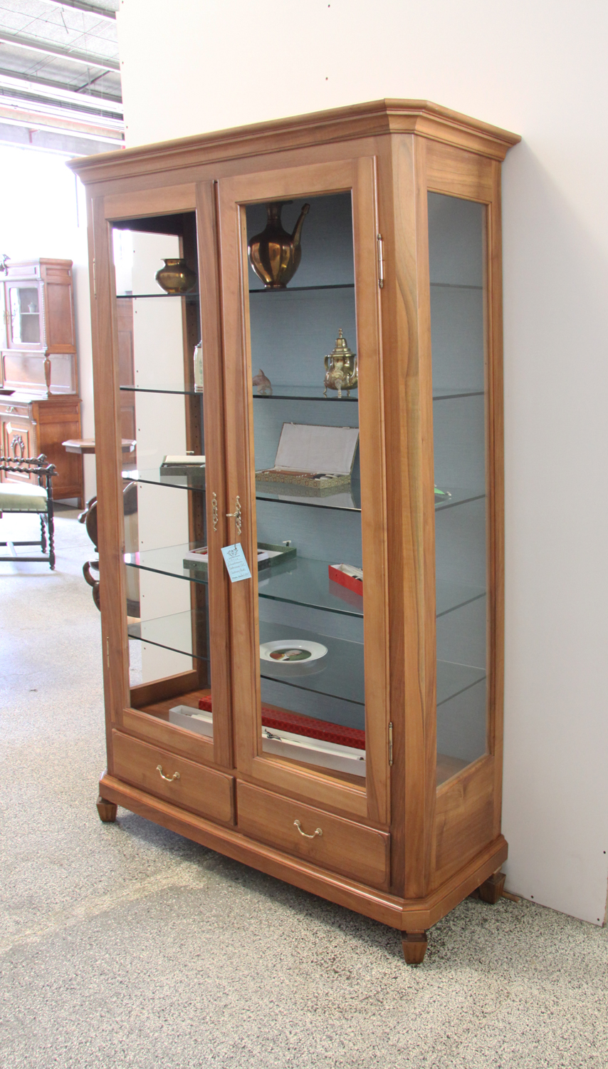 b03. Biedermeier Stil. Vitrine.