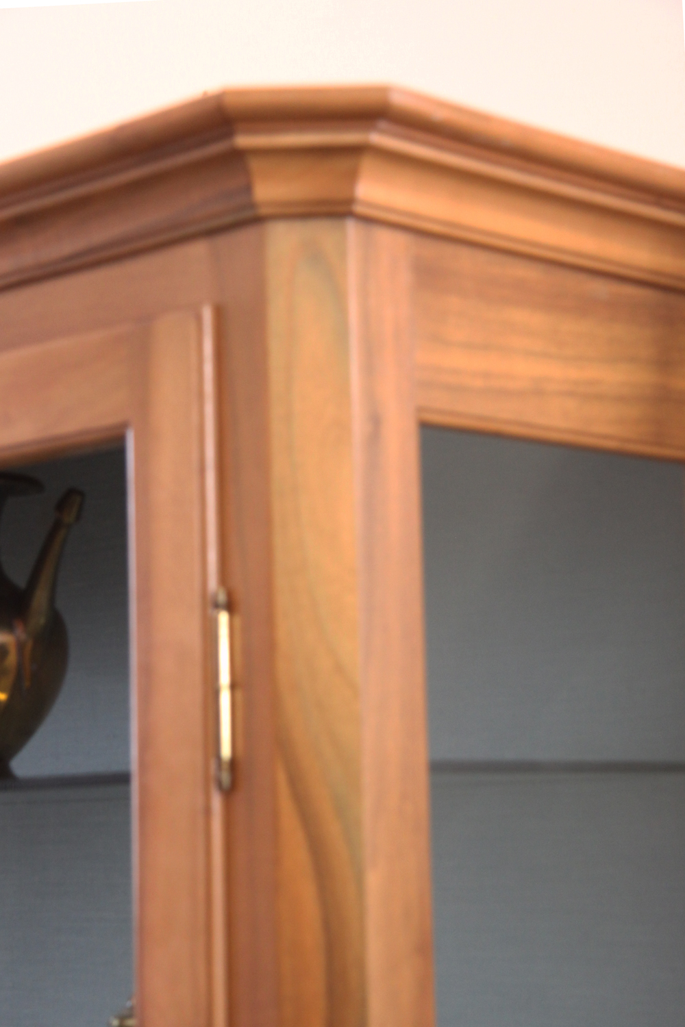 b03e. Biedermeier Stil. Vitrine.