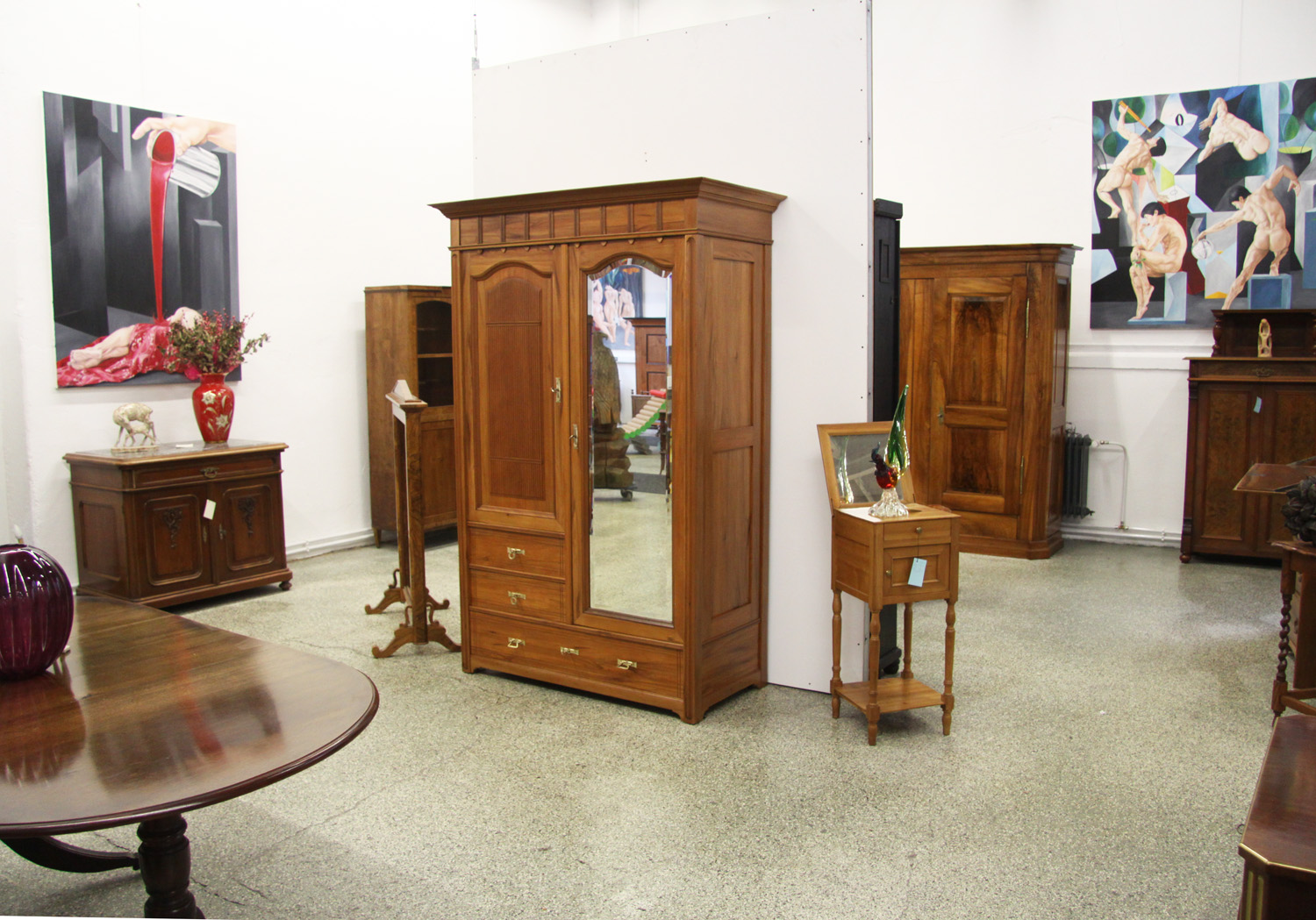 s09a. Assymetrischer Schrank.