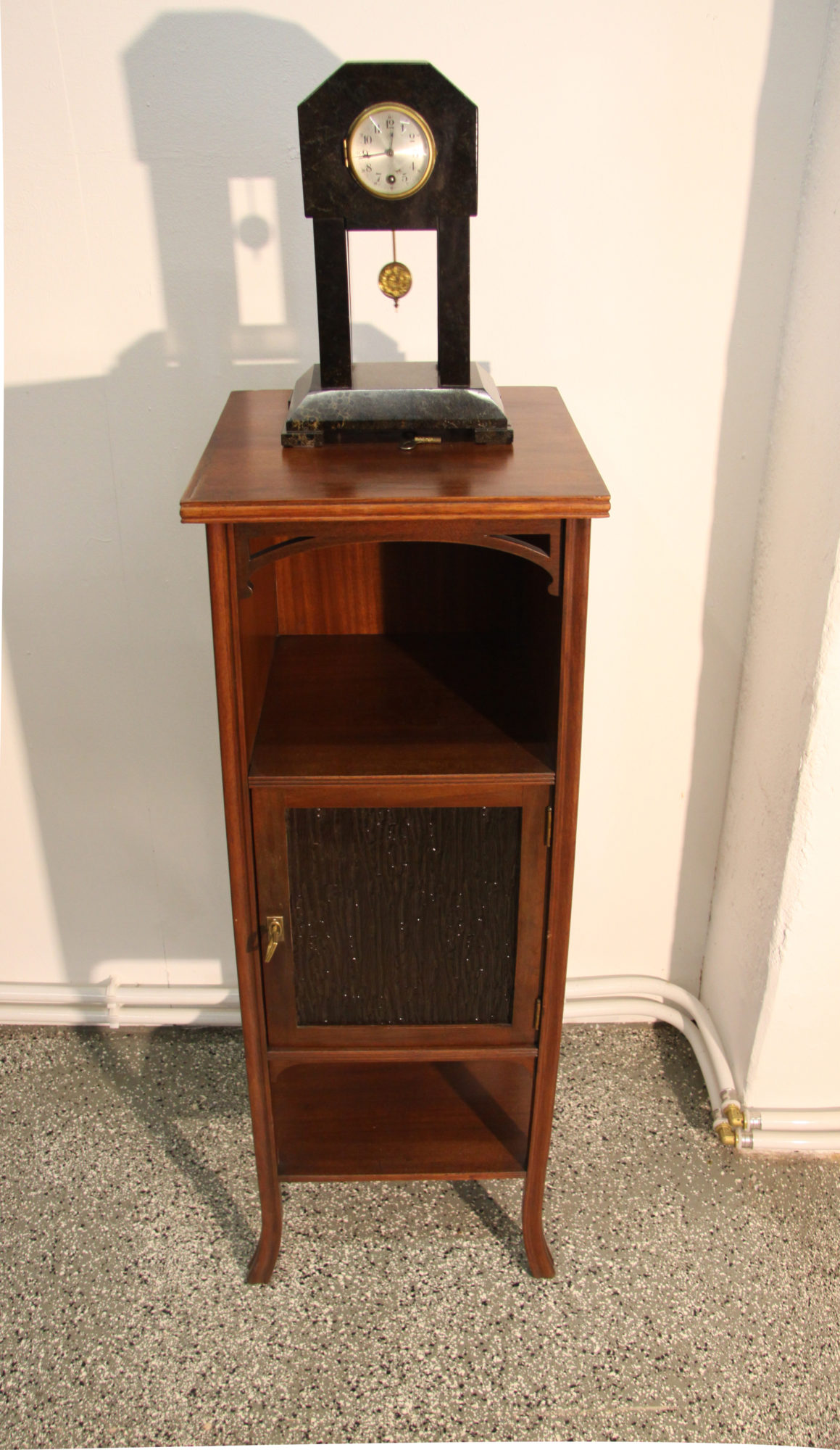 a13d. Pfeilerschrank.