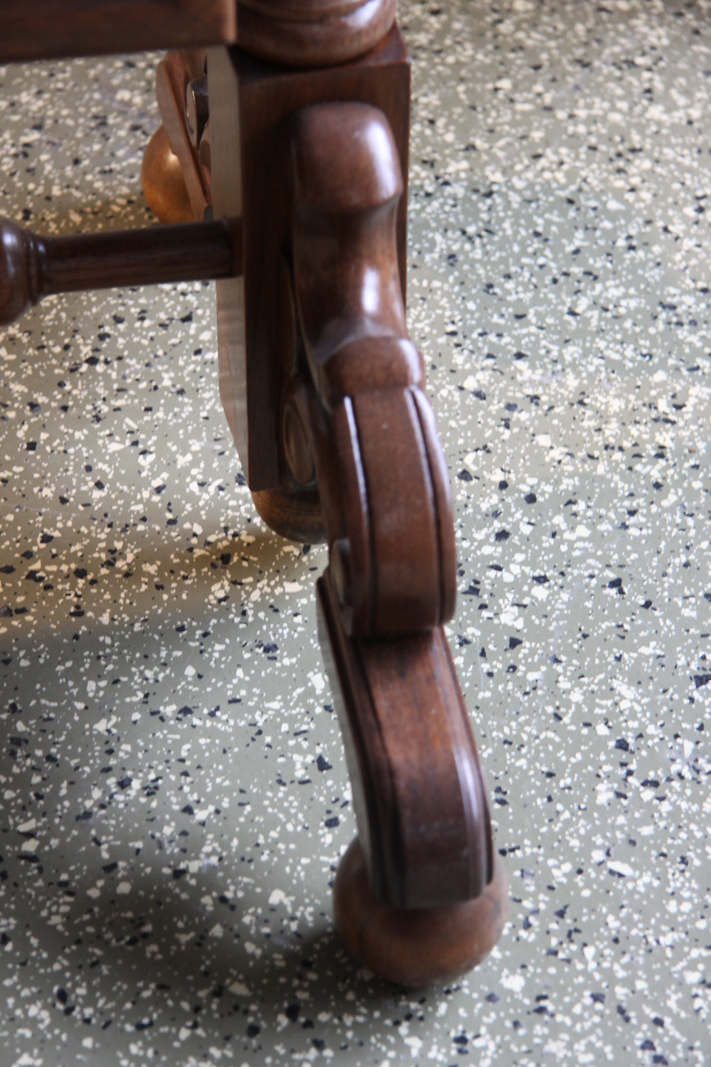 K48e. Zeitungsständer.