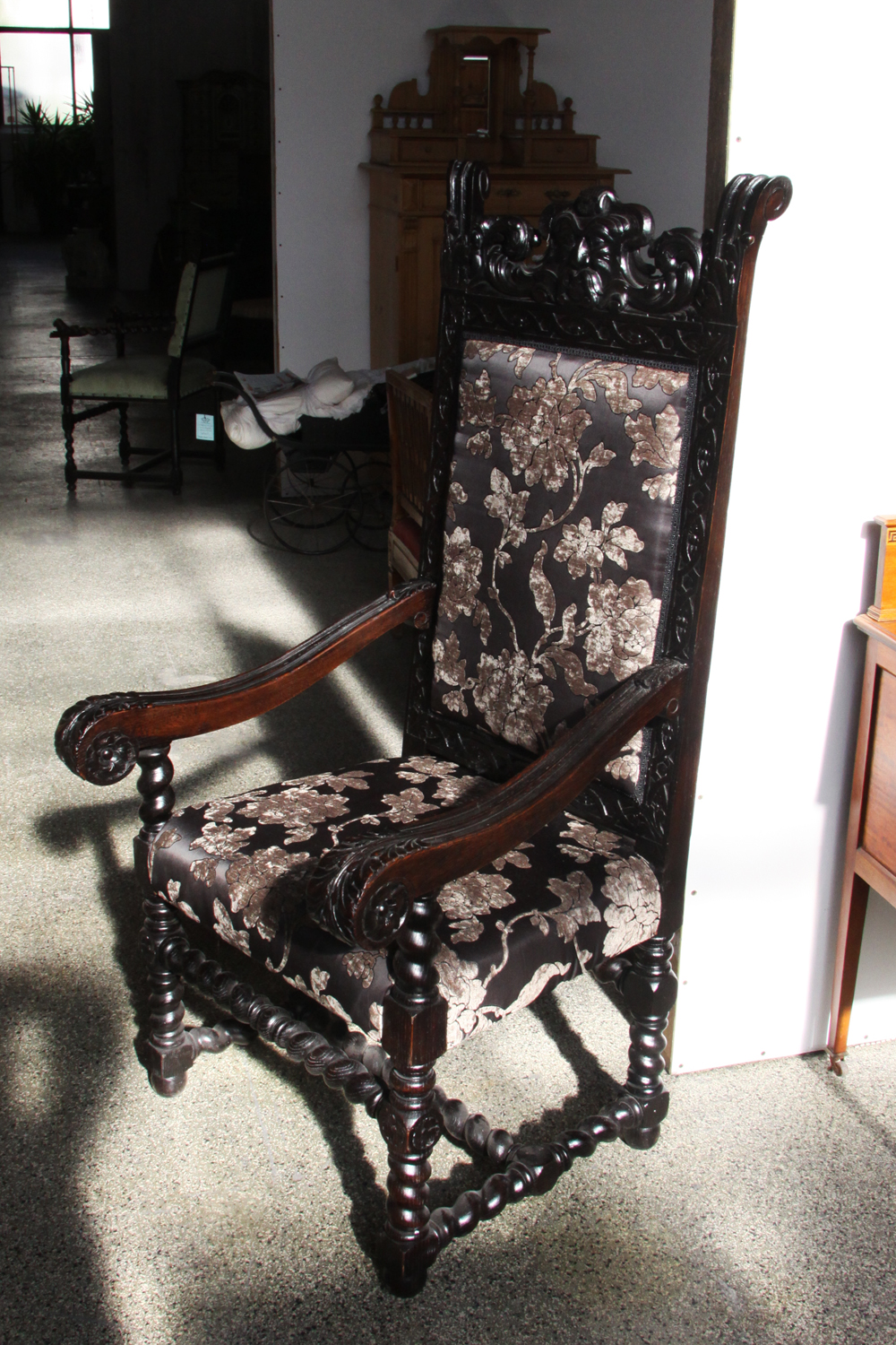 t02a. Großer Armlehnsessel.