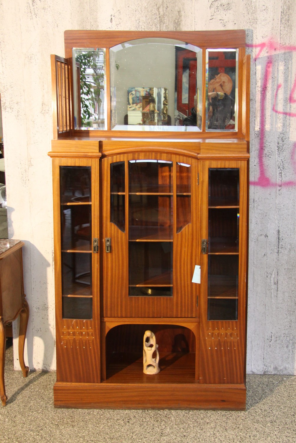 b11 , Vitrine Art Deko.