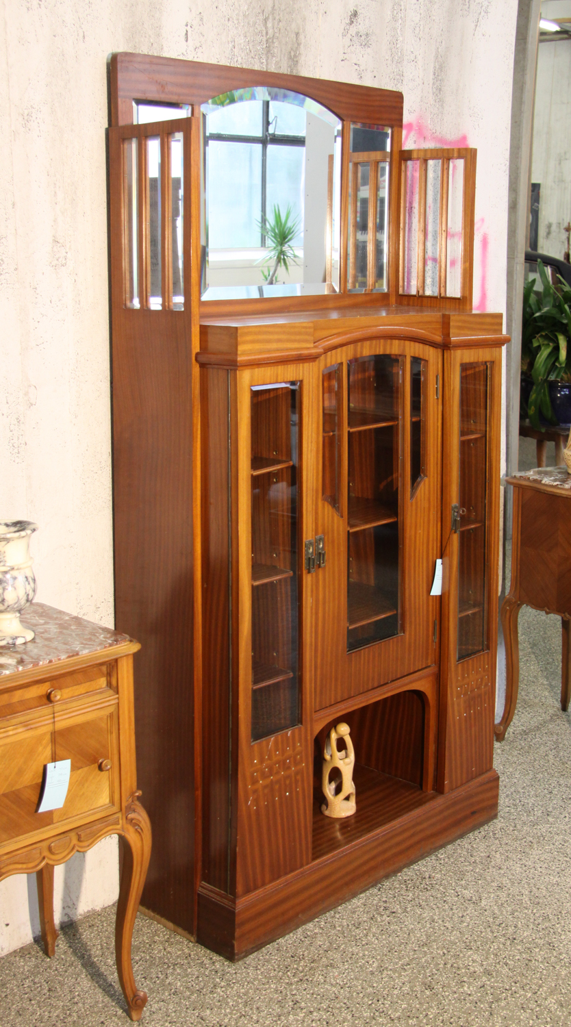 b11b , Vitrine Art Deko.
