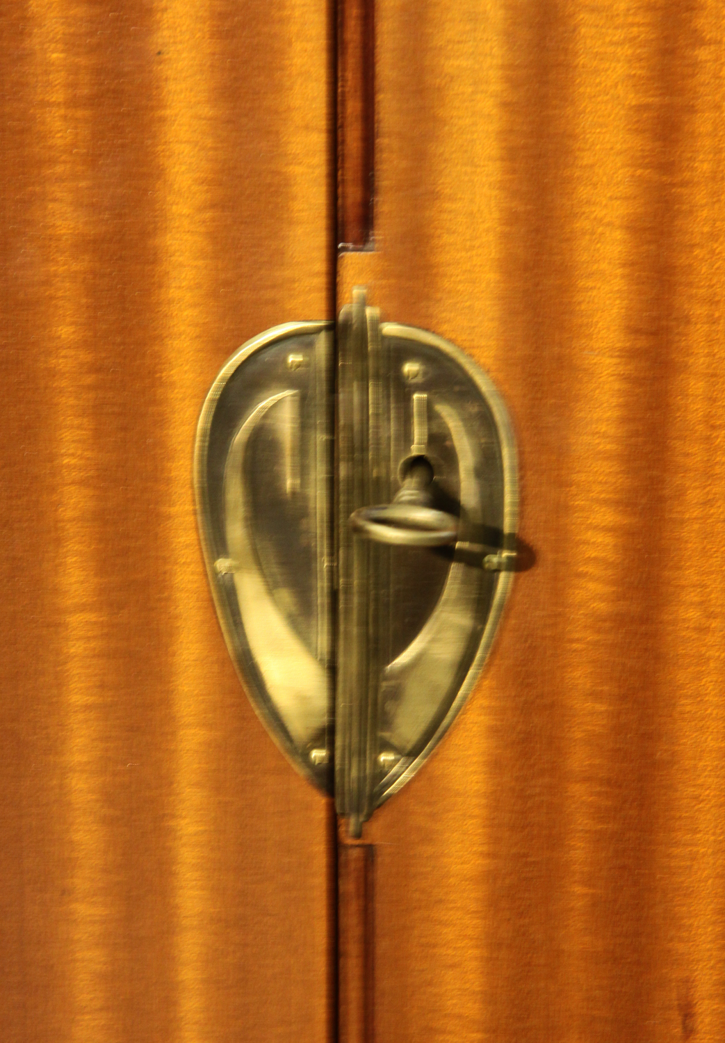 b14f. Art Deko Vitrine.