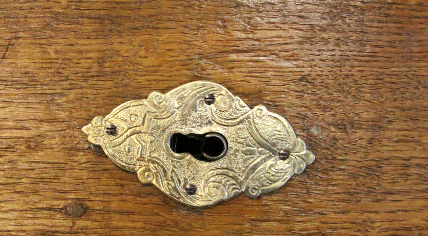 sk09g. Eichesekretär Barock.