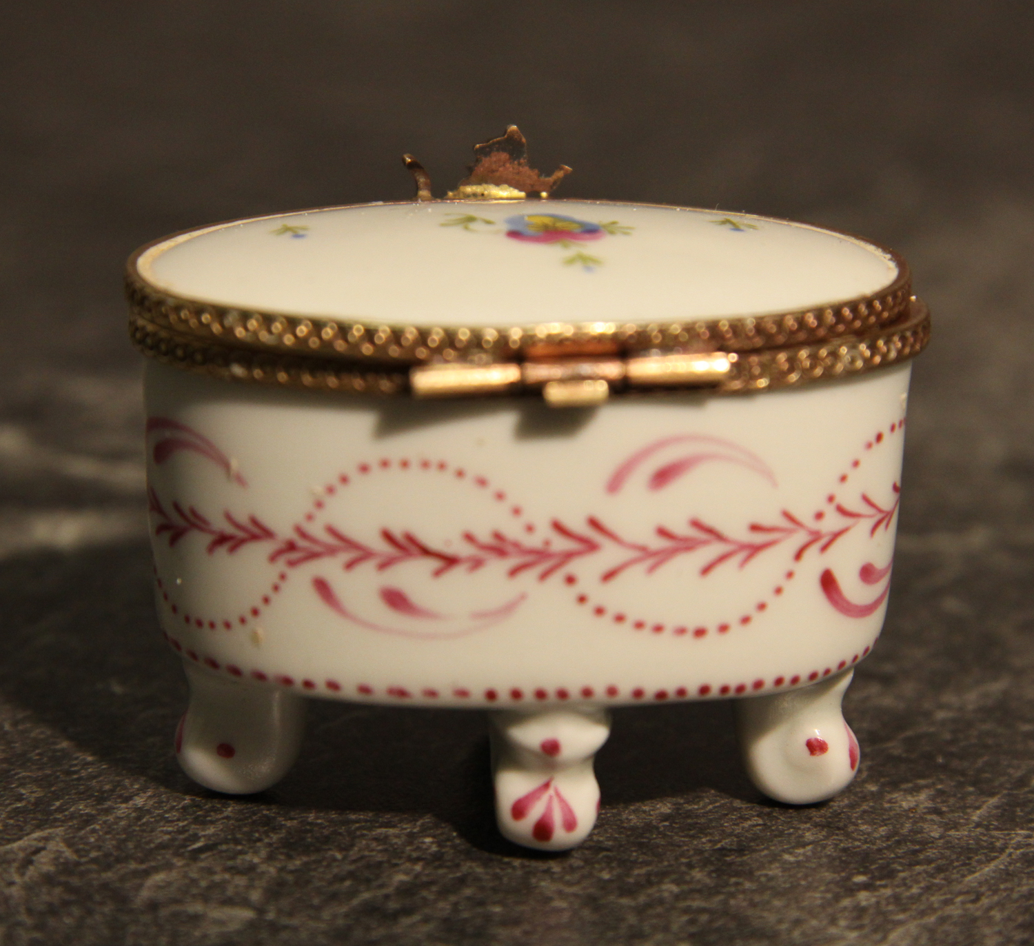 KuA.25b ,Sevres dose.