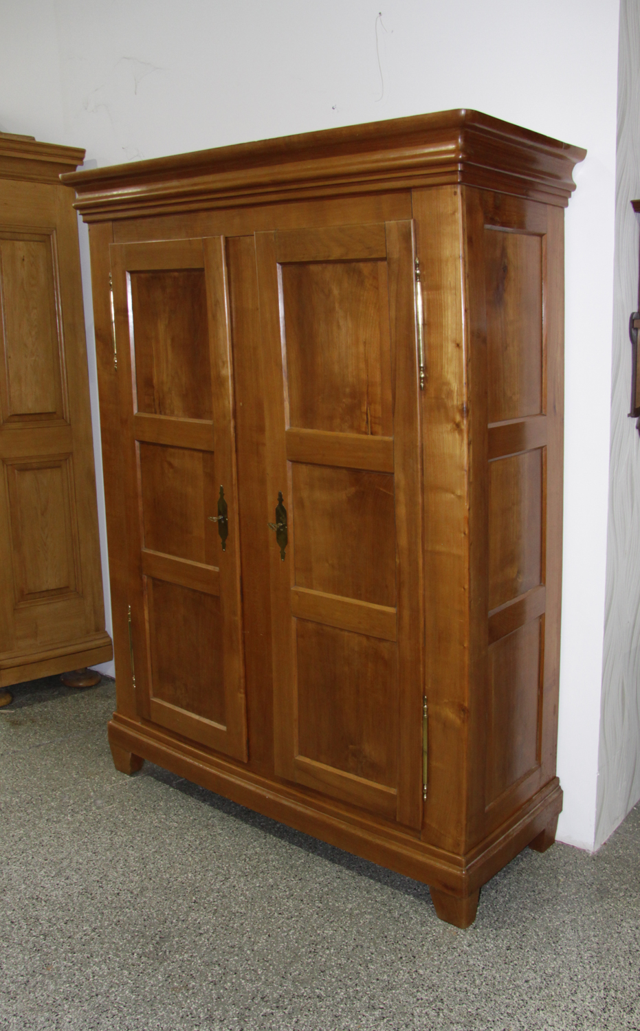 SuB,12b .Kirschbaum-Biedermeierschrank.