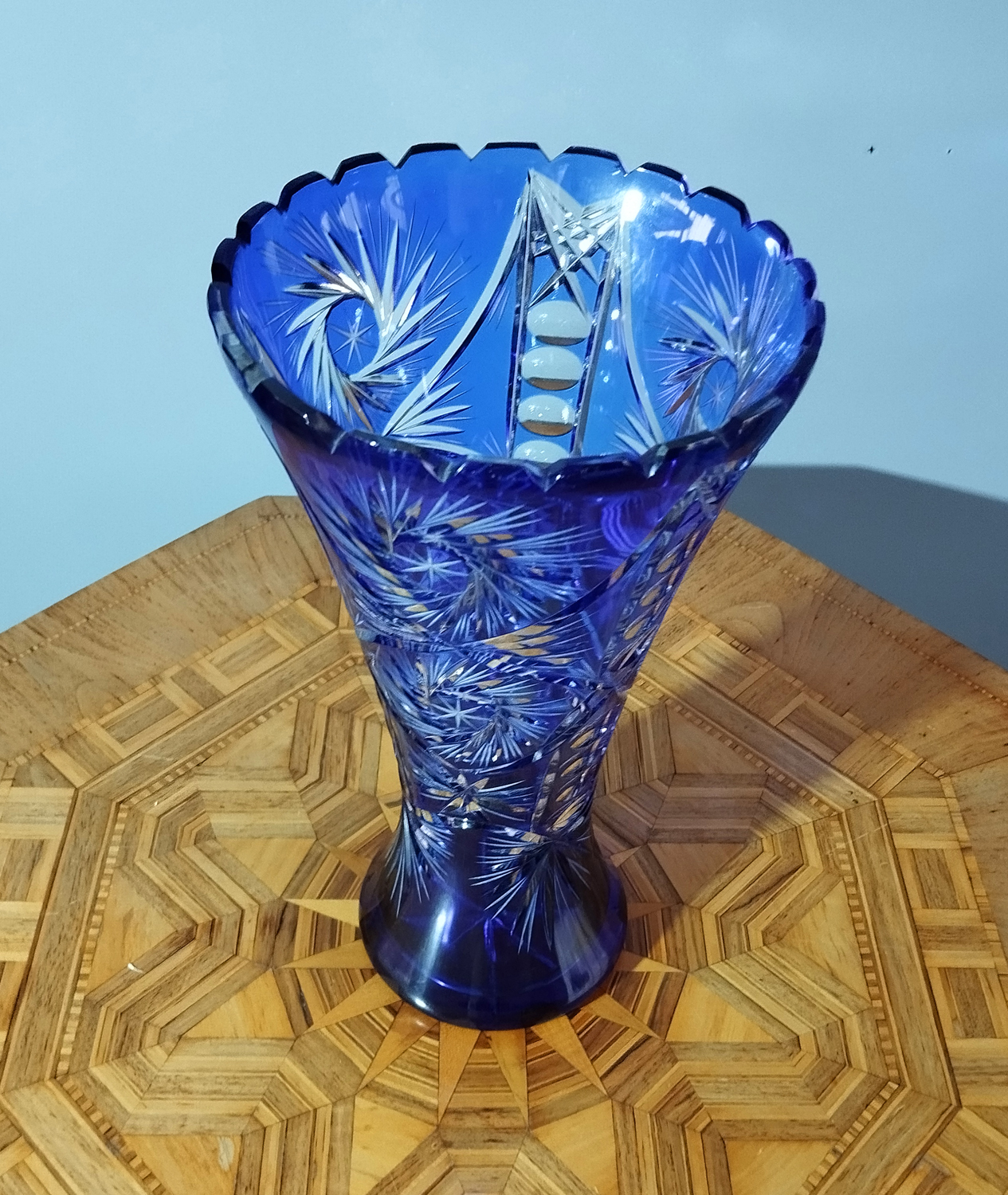 KuA.1436b Blaue Überfangvase.