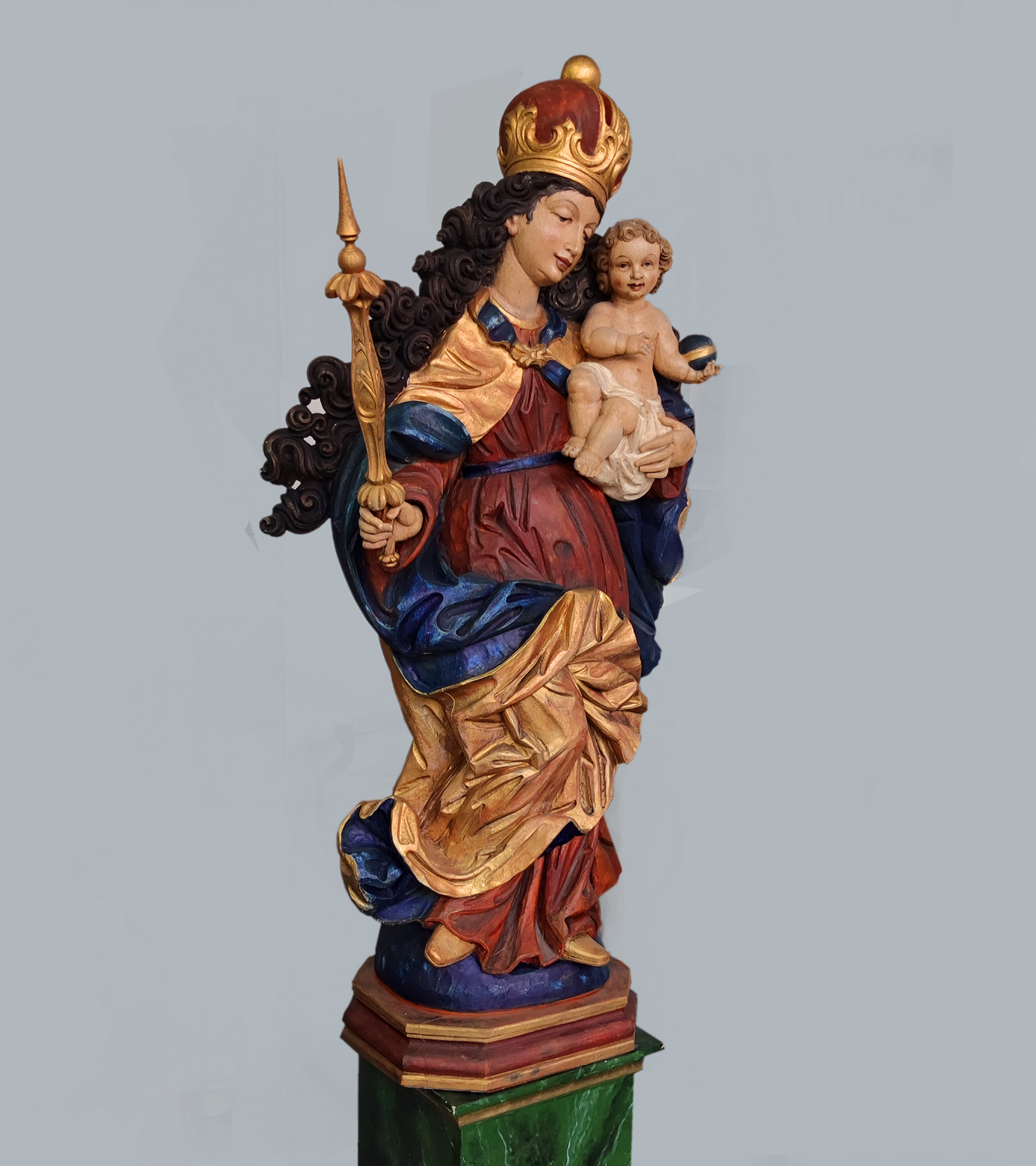 KuA.147b Madonnenfigurt mit Jesukind.
