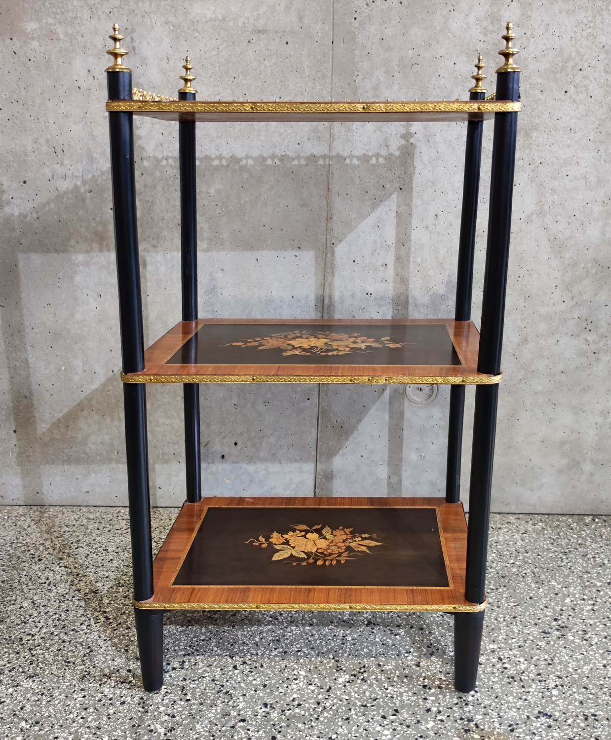 KuA.1472a Etagere Napoleon 3.