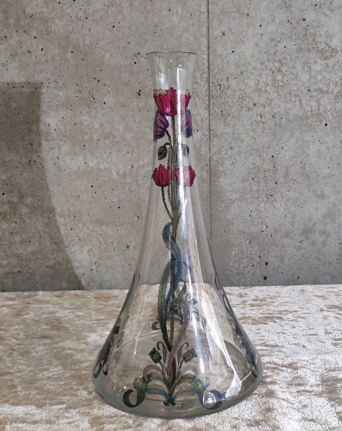 23a Vase mit Blumenmalerei.