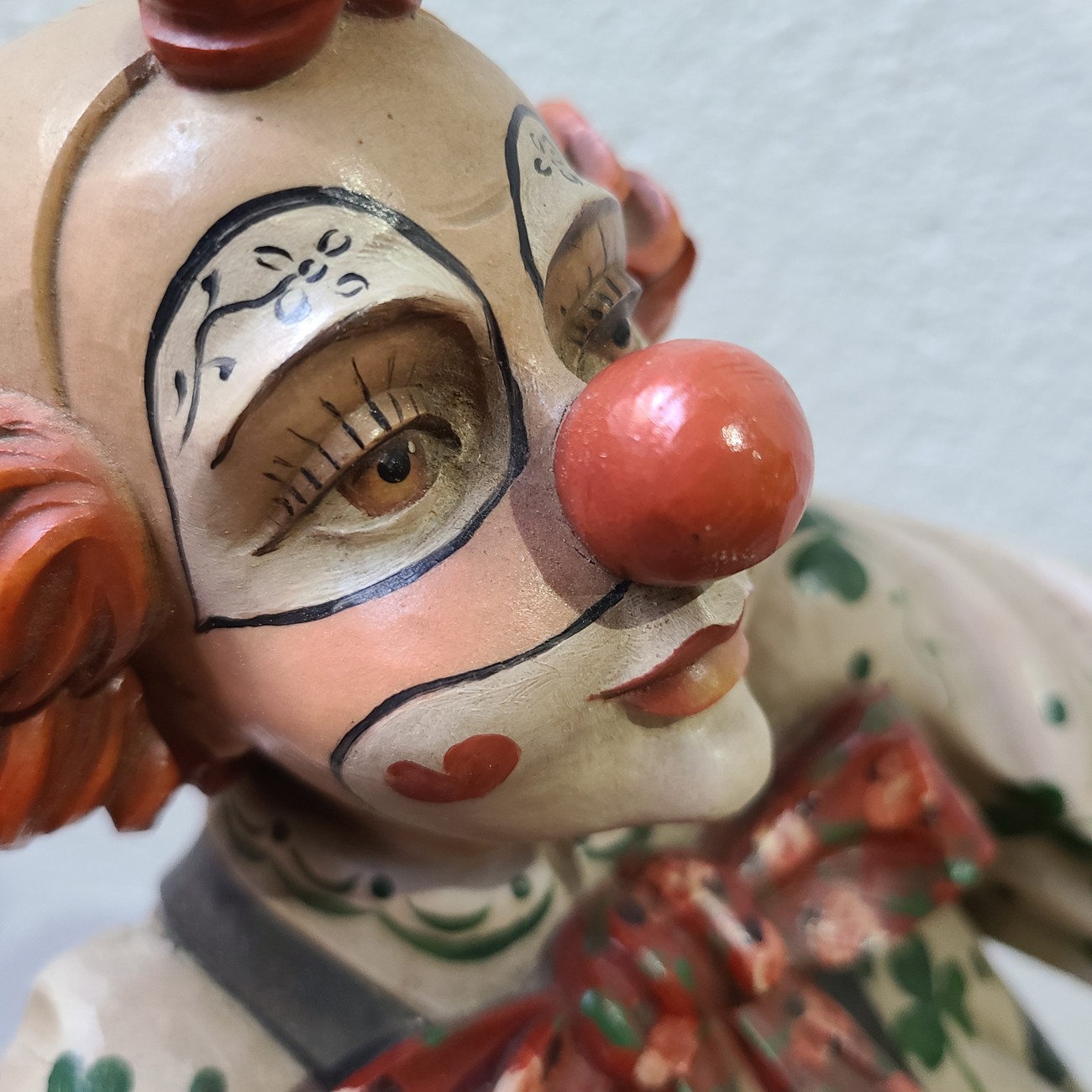 11g Geschnitzte Figur eines Clowns.