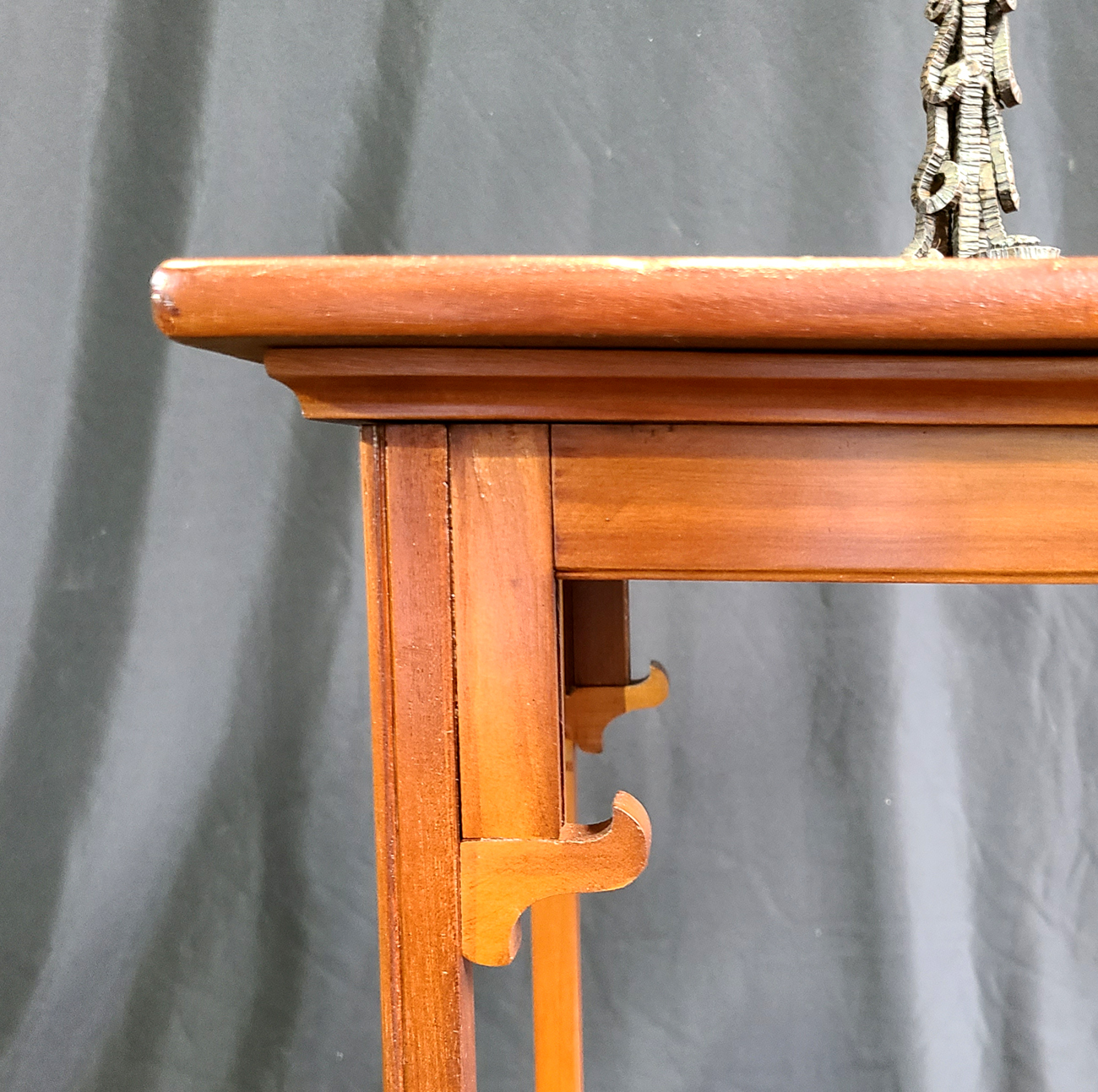05b Beistelltischchen Jugendstil.