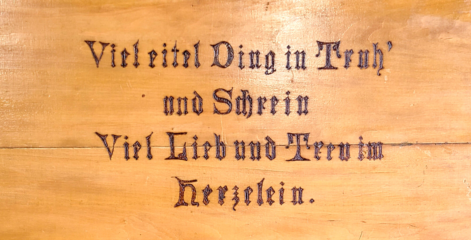 06a Historismus Truhe.