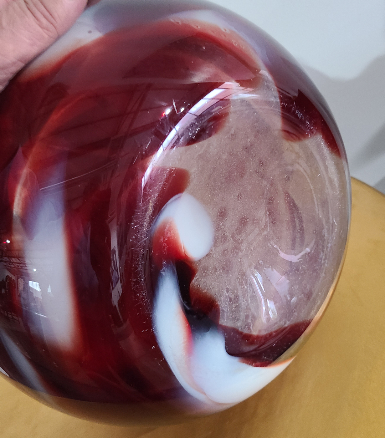 95b Große bebauchte Glasvase.