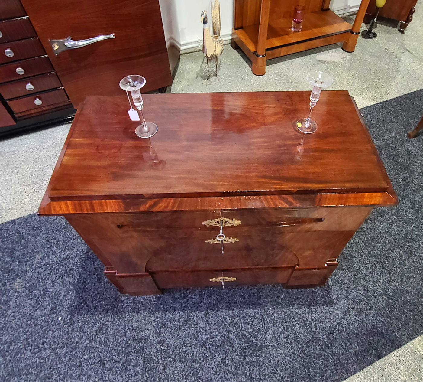 SuK,54e Biedermeier Mahagonikommode.