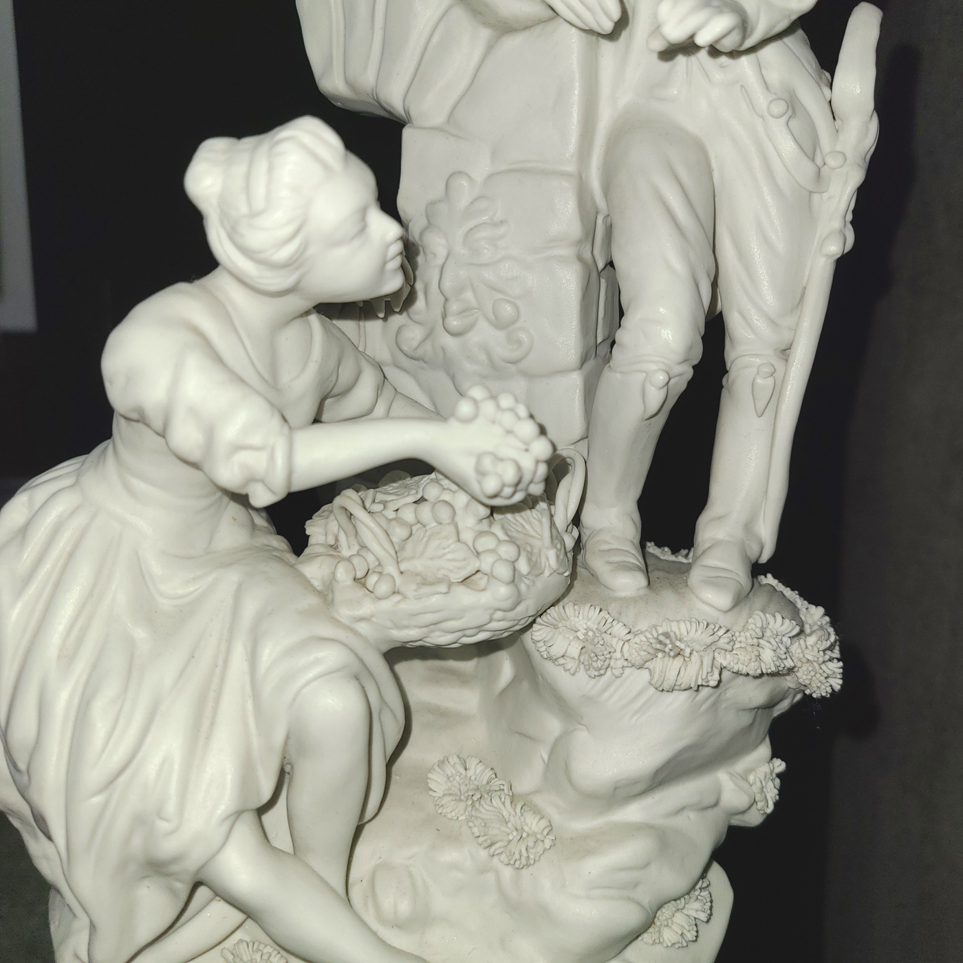 98b Polzellanfigur Sevres..