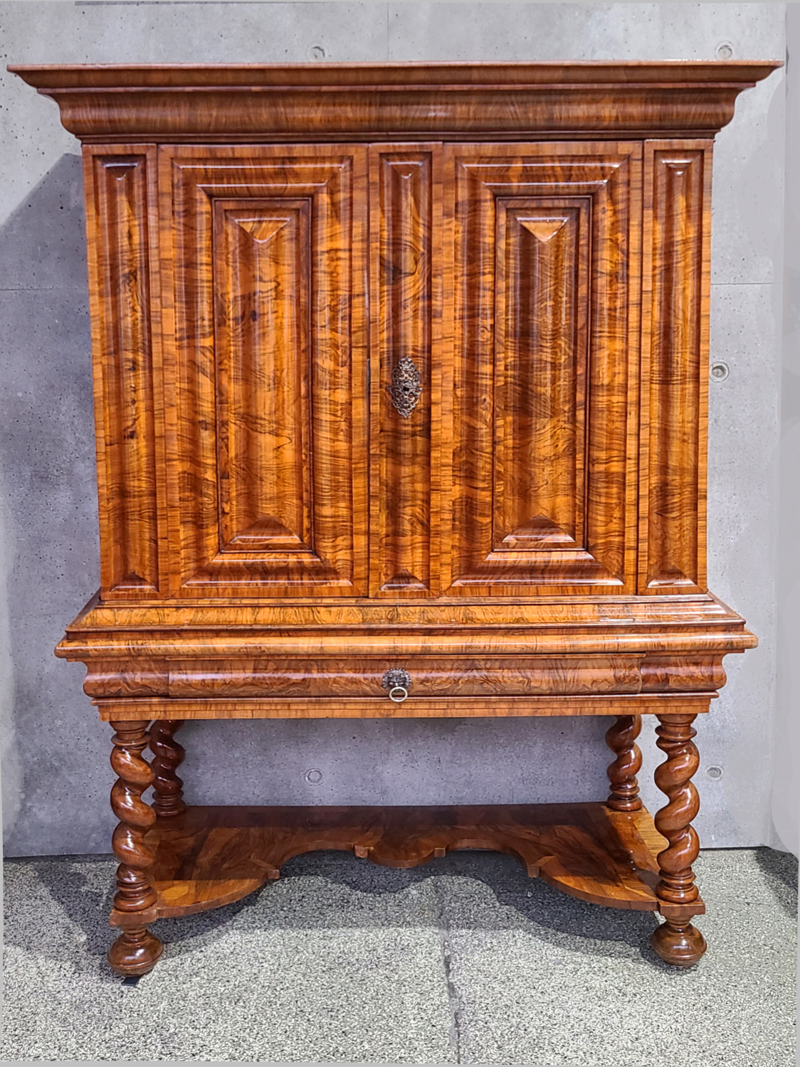 04 Frankfurter Stollenschrank.