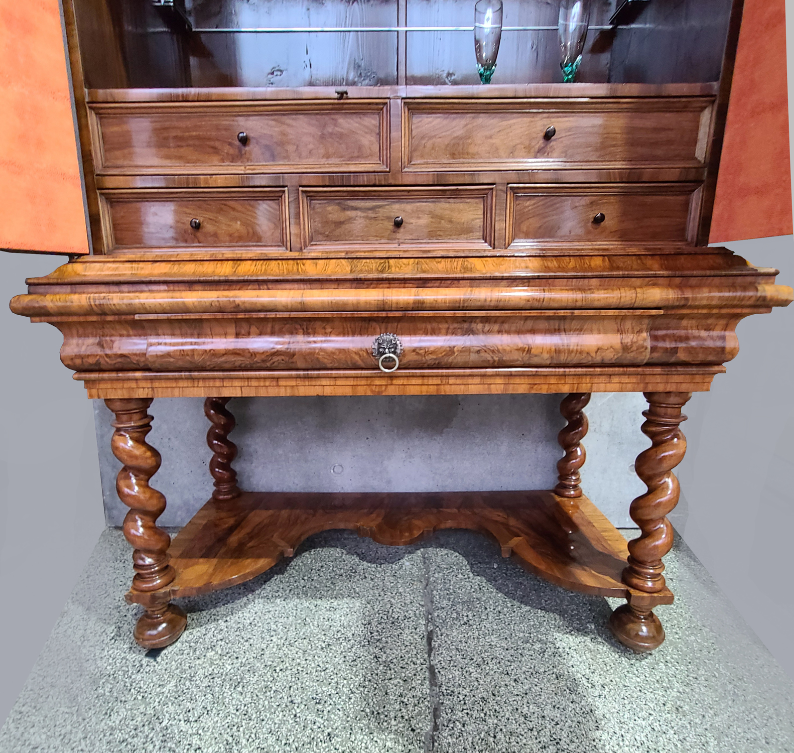 04g Frankfurter Stollenschrank.