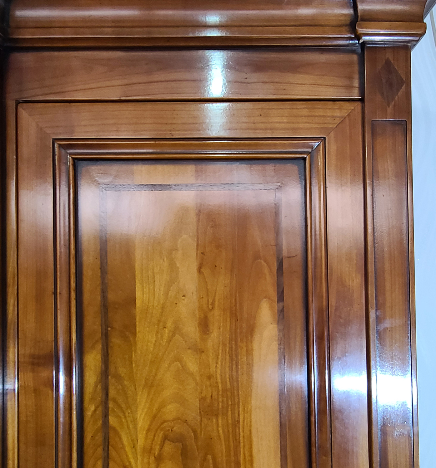 SuB31c Großer Kirschbaumbücherschrank.