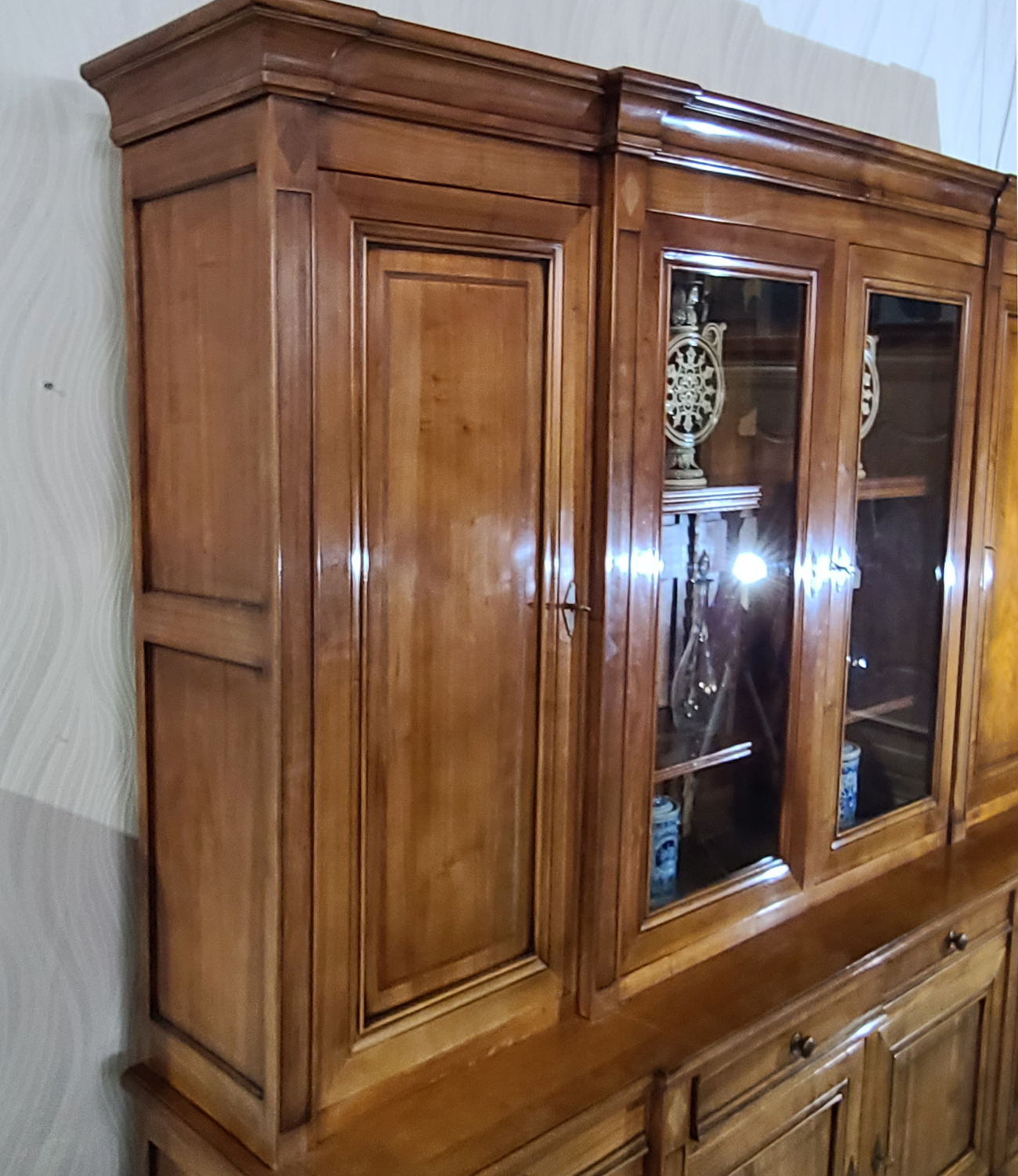 SuB31f Großer Kirschbaumbücherschrank.