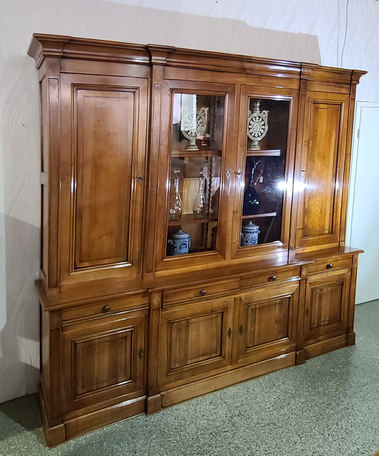 SuB31g Großer Kirschbaumbücherschrank.