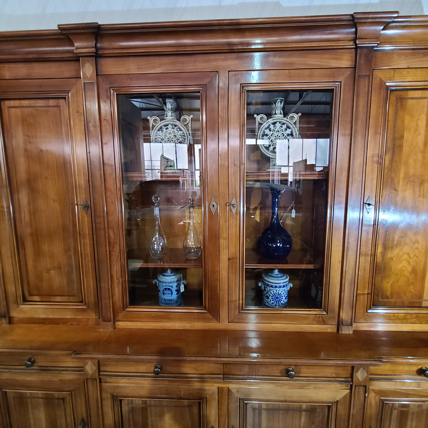 SuB31j Großer Kirschbaumbücherschrank.