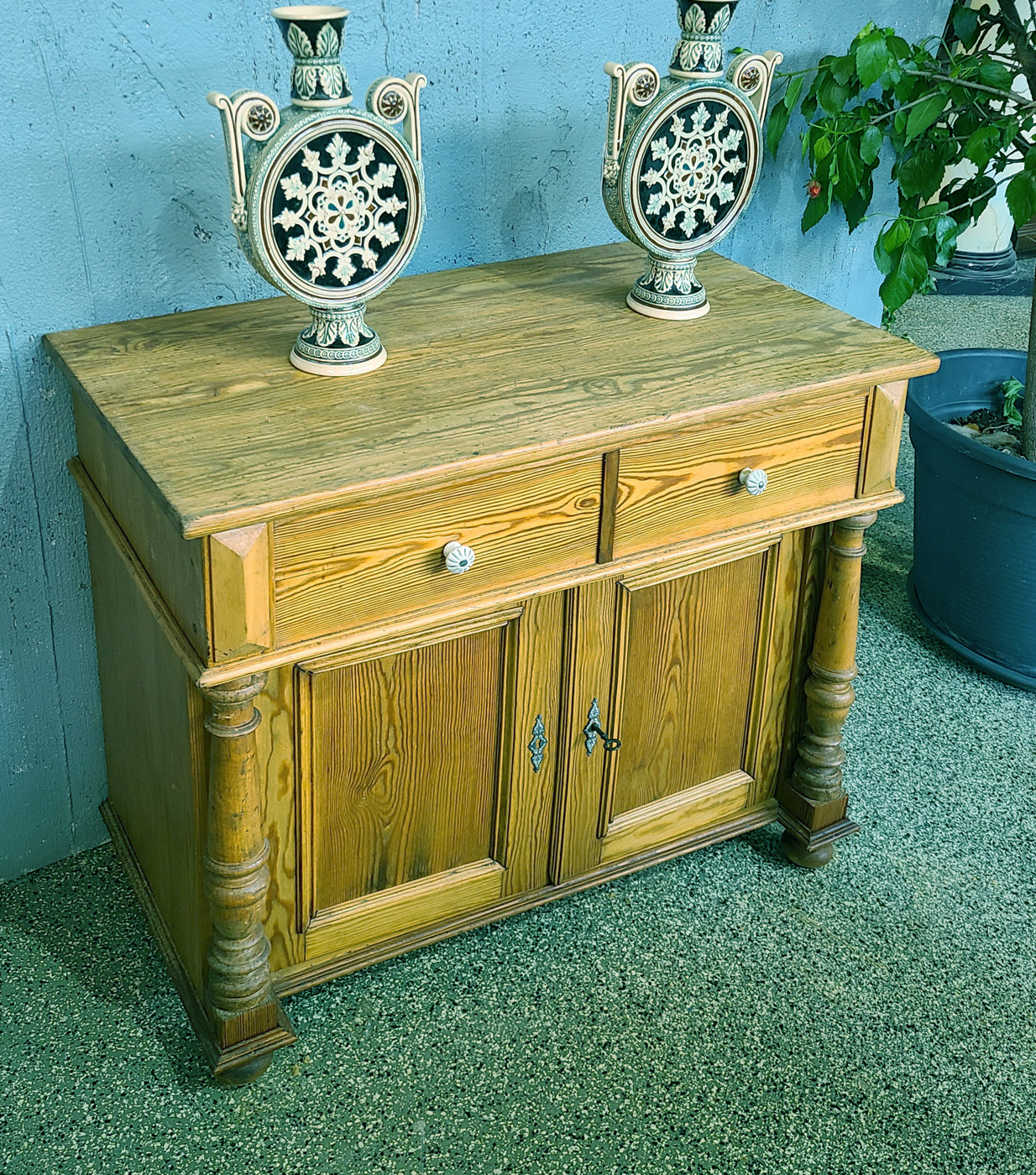 03 Weichgholzsäulenanrichte.