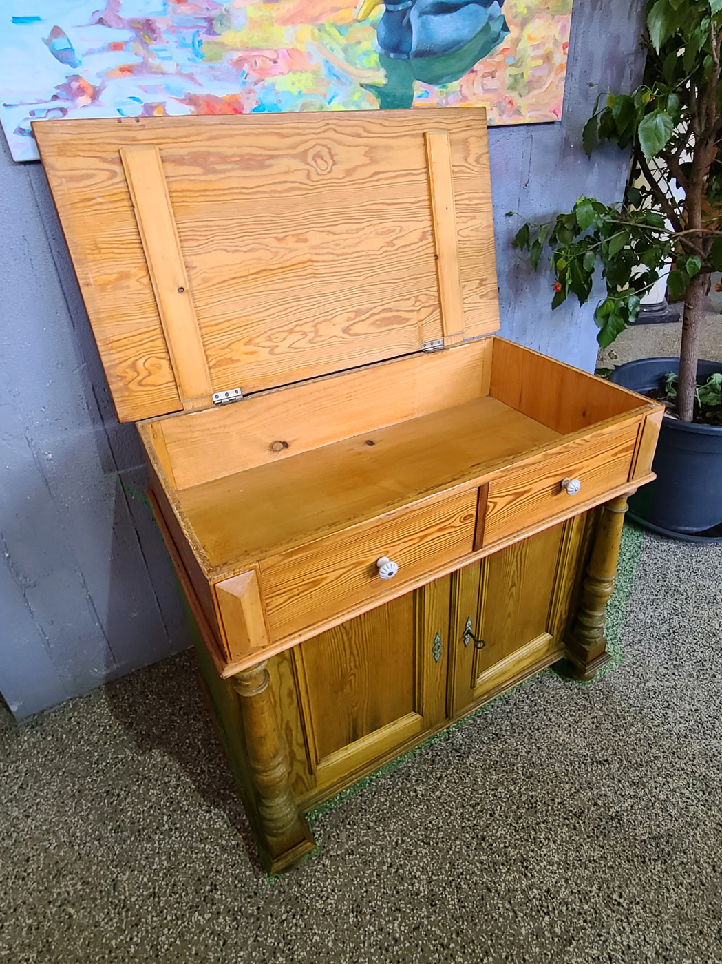 03d Weichgholzsäulenanrichte.