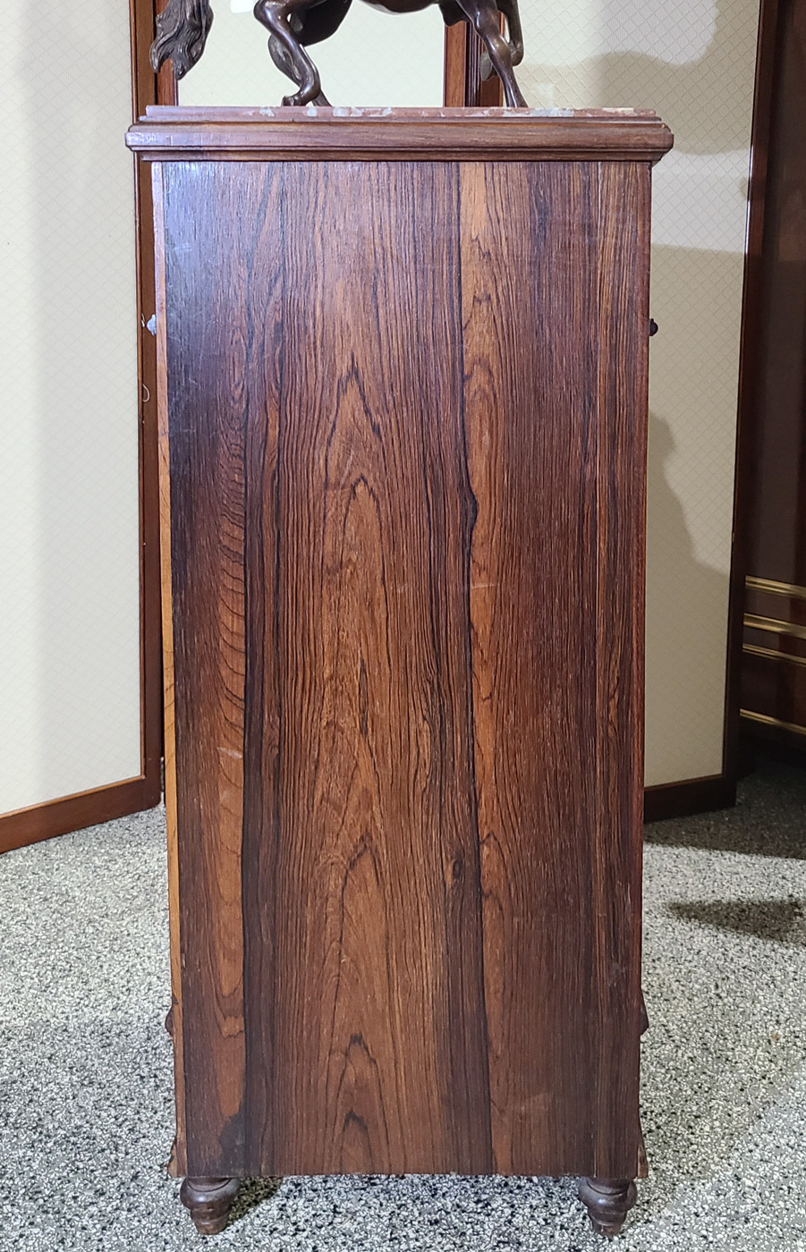 11f 6-schübige Pfeilerkommode.