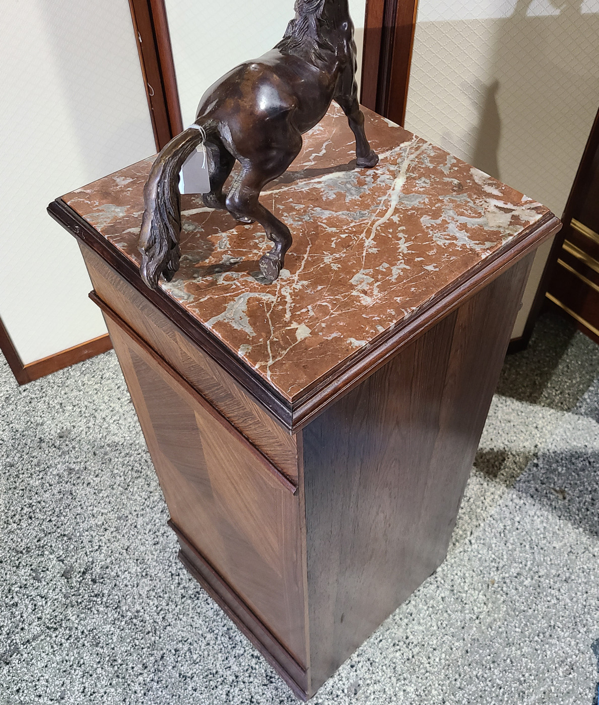 11h 6-schübige Pfeilerkommode.