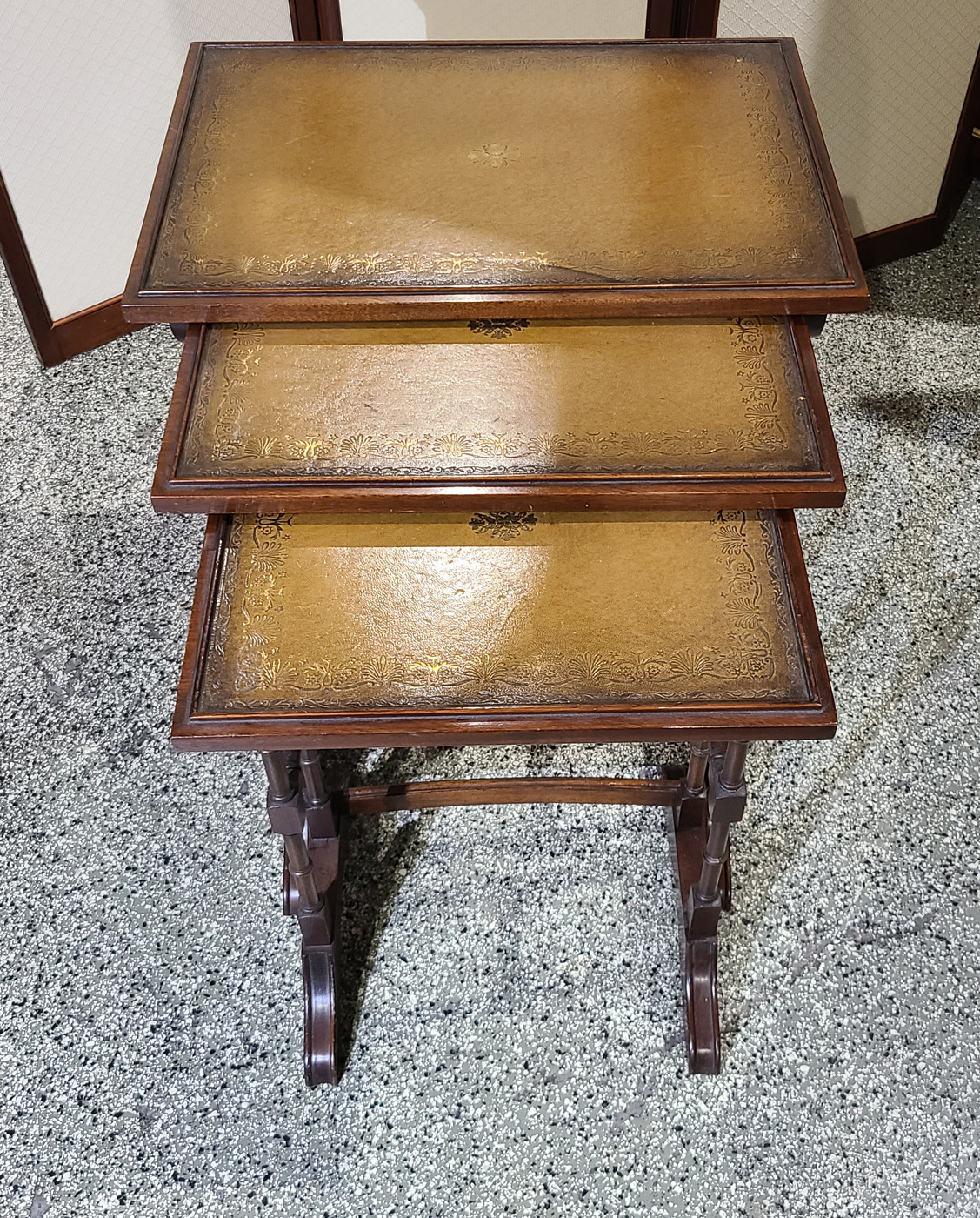 13a Dreiersatz Tisch.