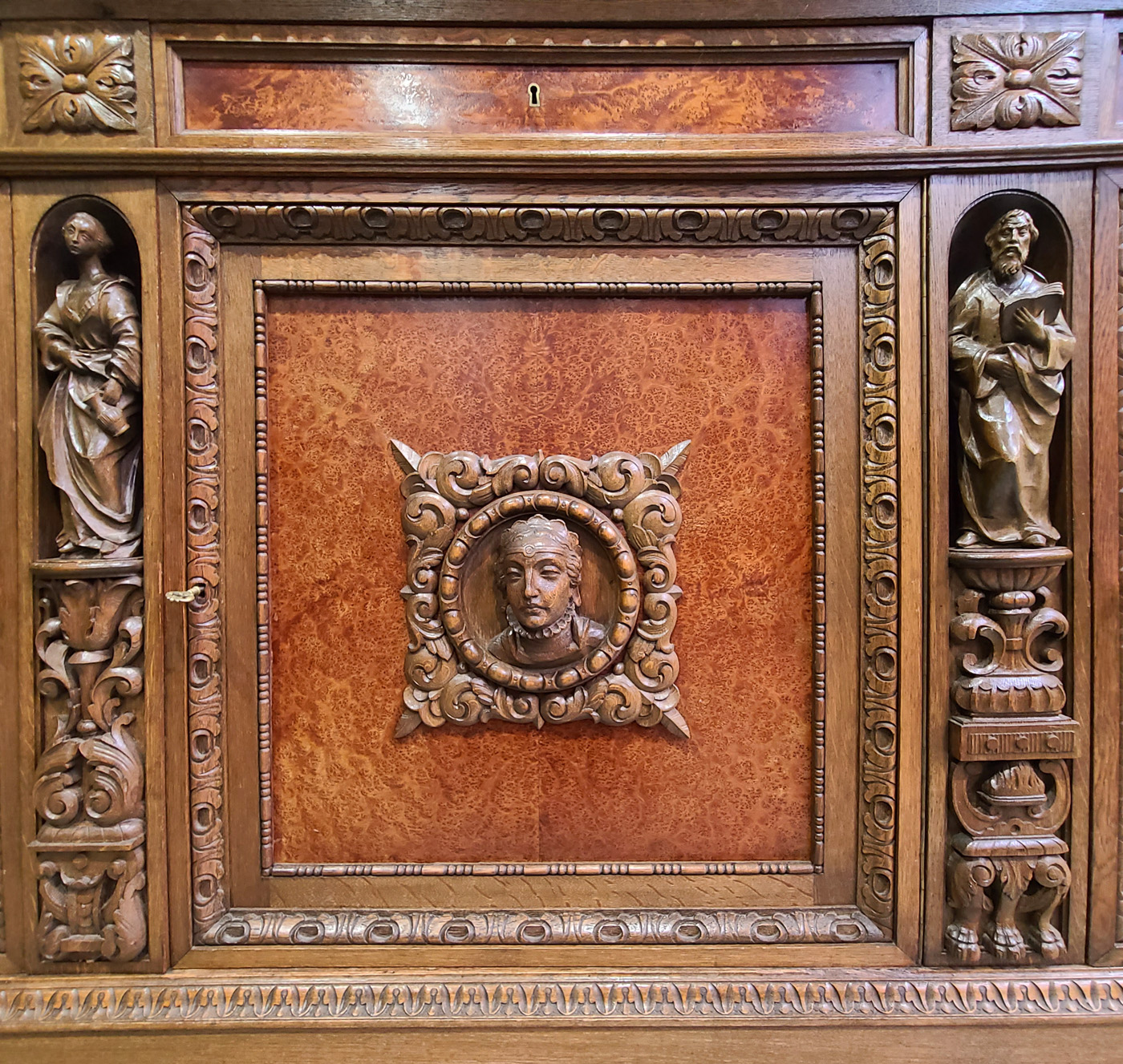 04i Große NeoRenaisance Anrichte.