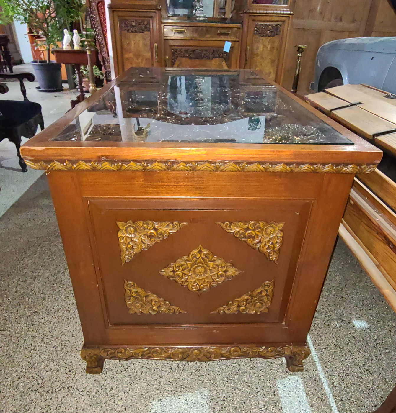 07b Asiatischer Schreibtisch.