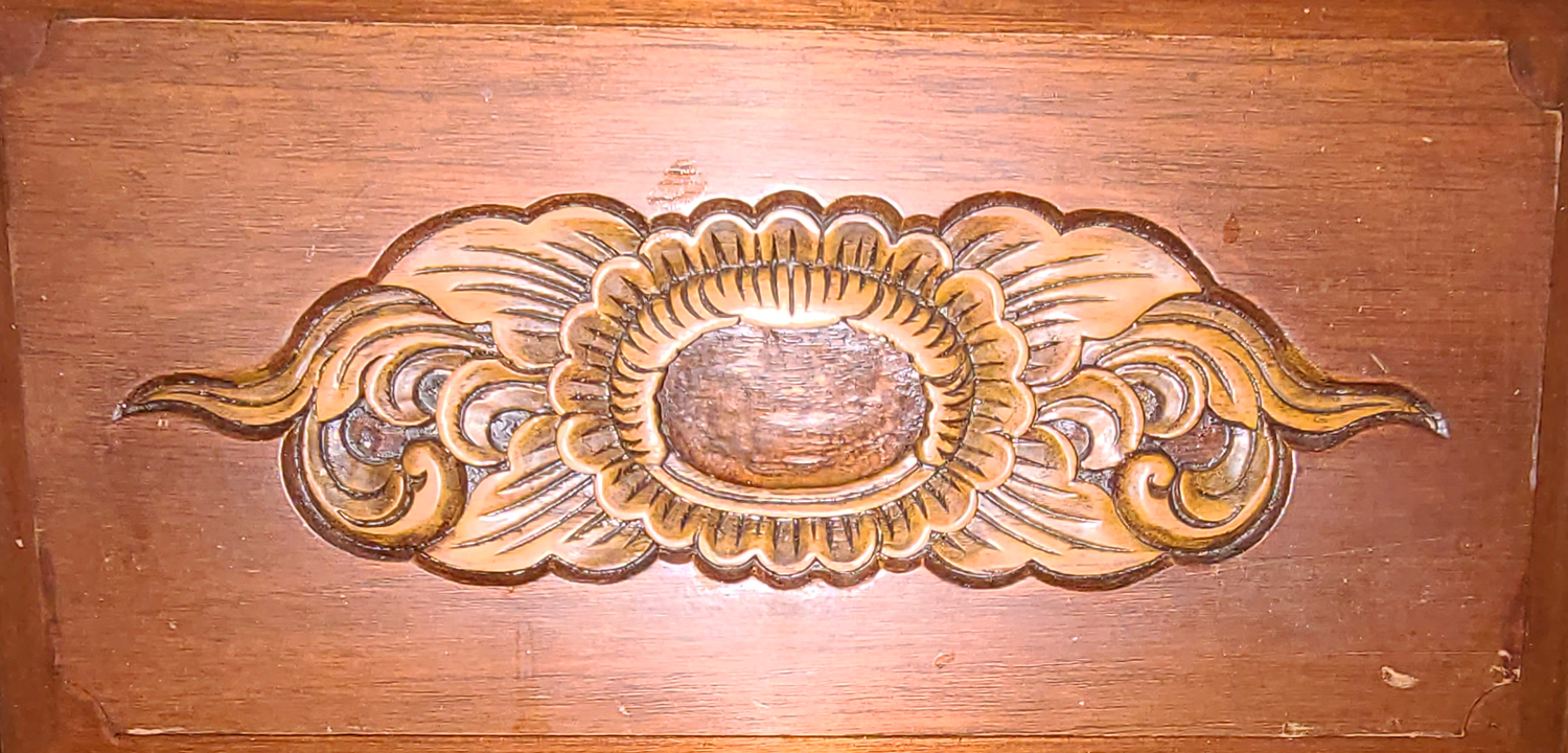 07e Asiatischer Schreibtisch.