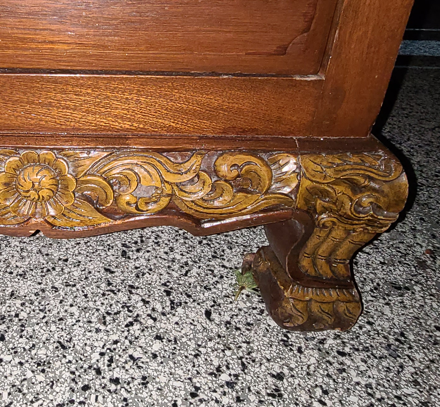 07f Asiatischer Schreibtisch.