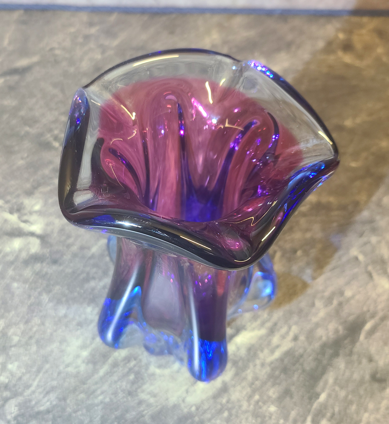 37c Mehrfarbige Glasvase.