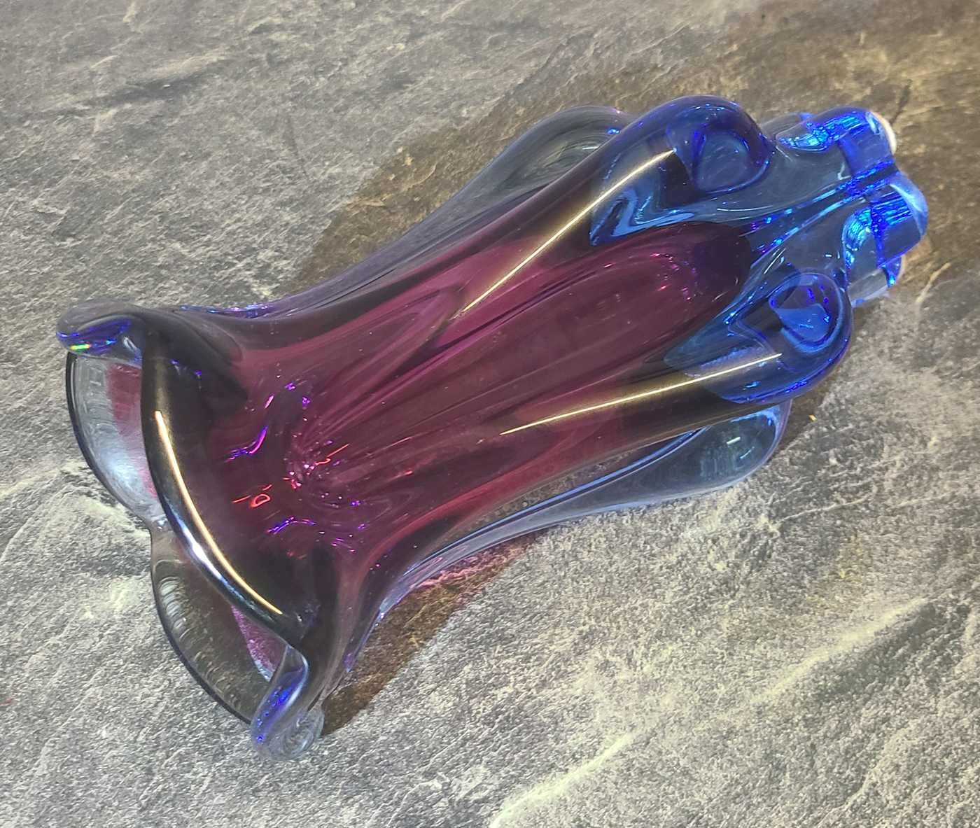 37g Mehrfarbige Glasvase.