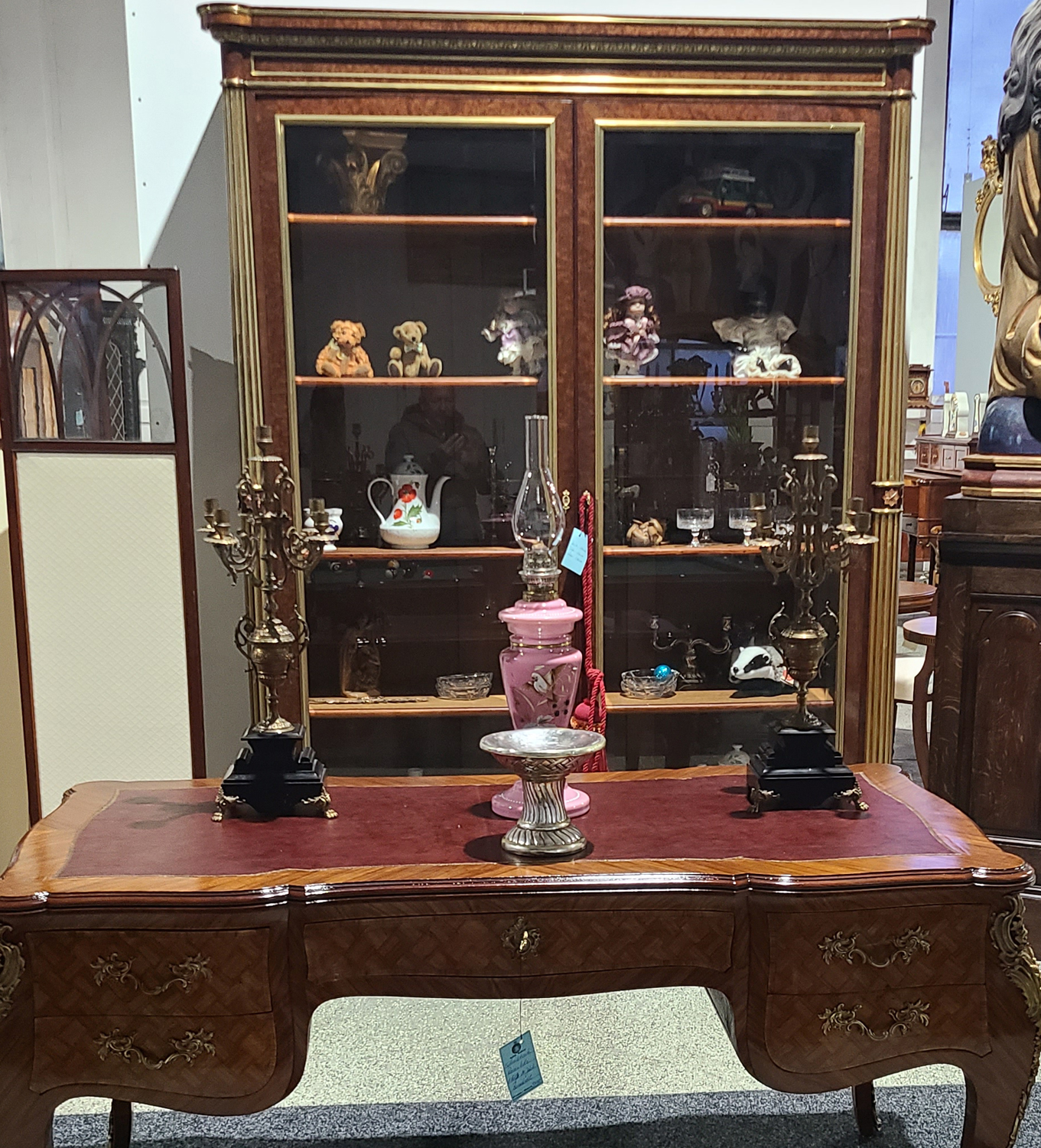 08g Paar Kerzenleuchter mit Marmorfuß.