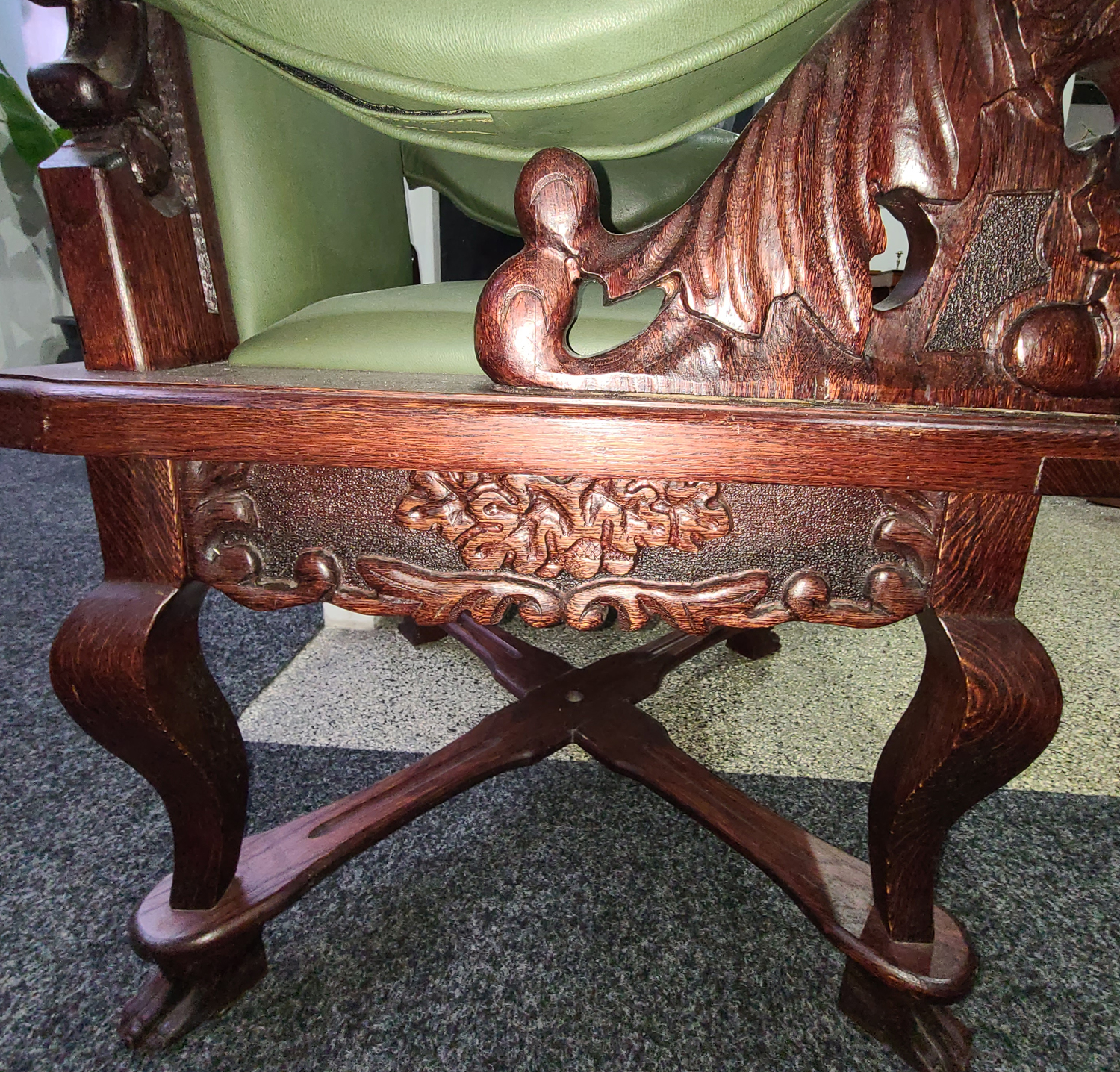 5b Sessel mit Jagtszenen.