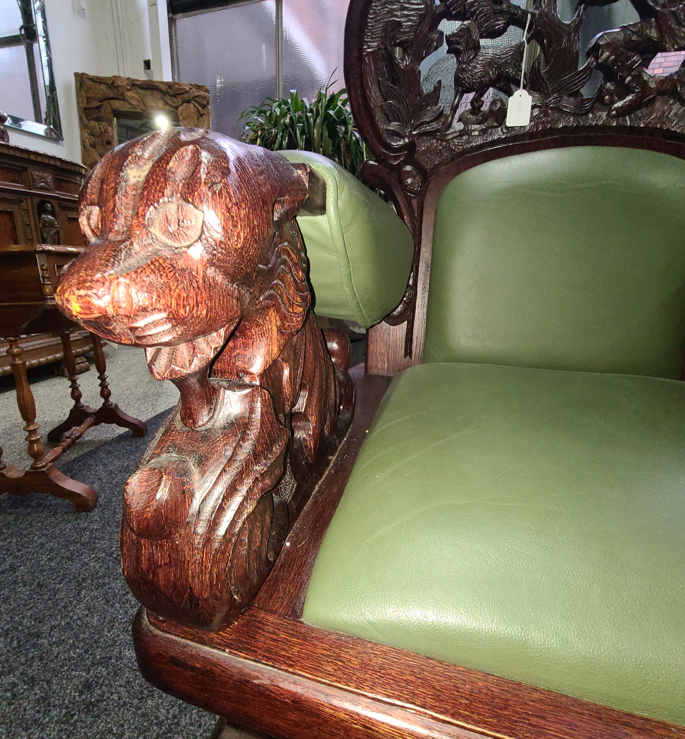 5f Sessel mit Jagdszenen.