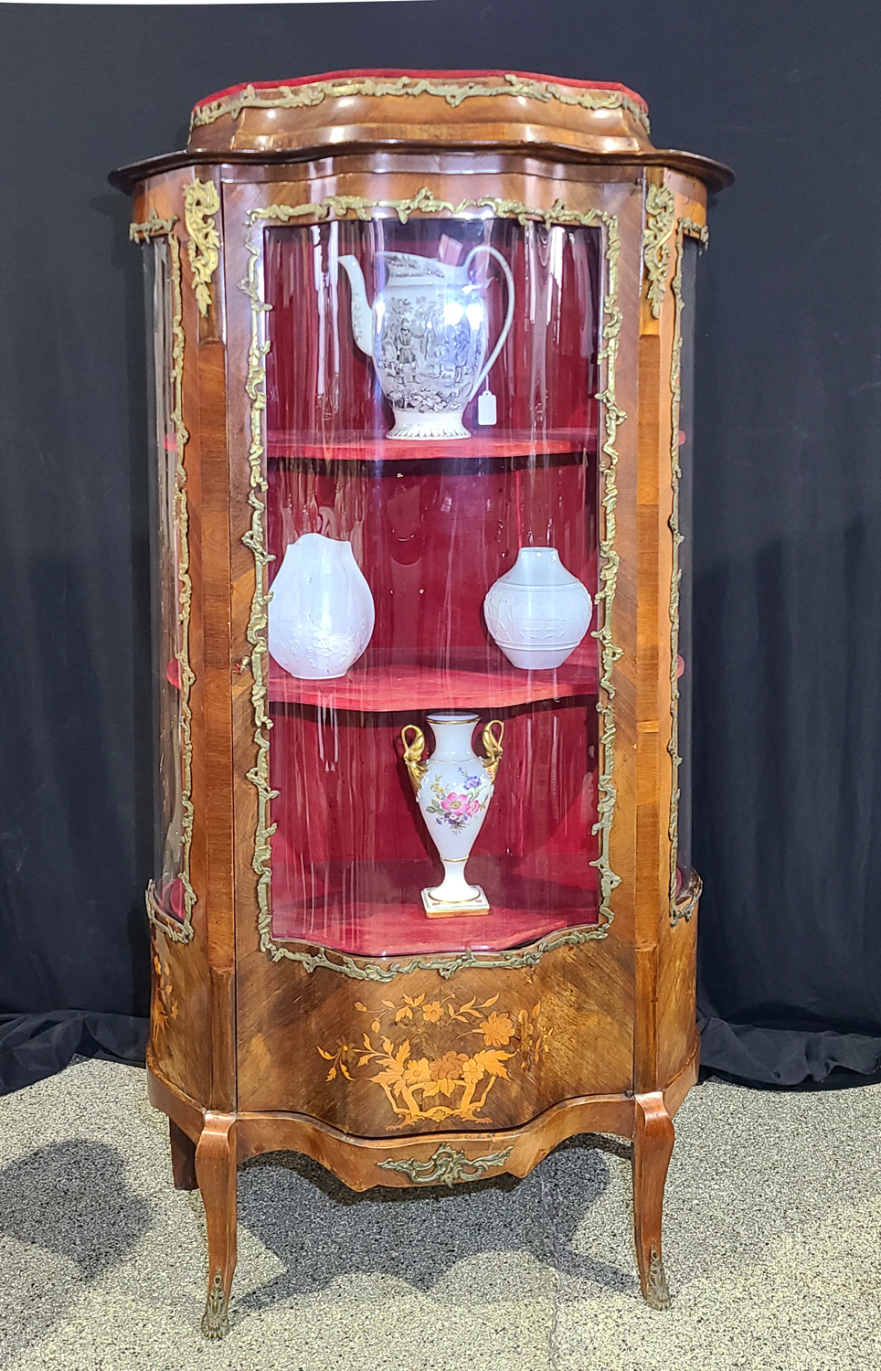 10 Gebauchte Vitrine.