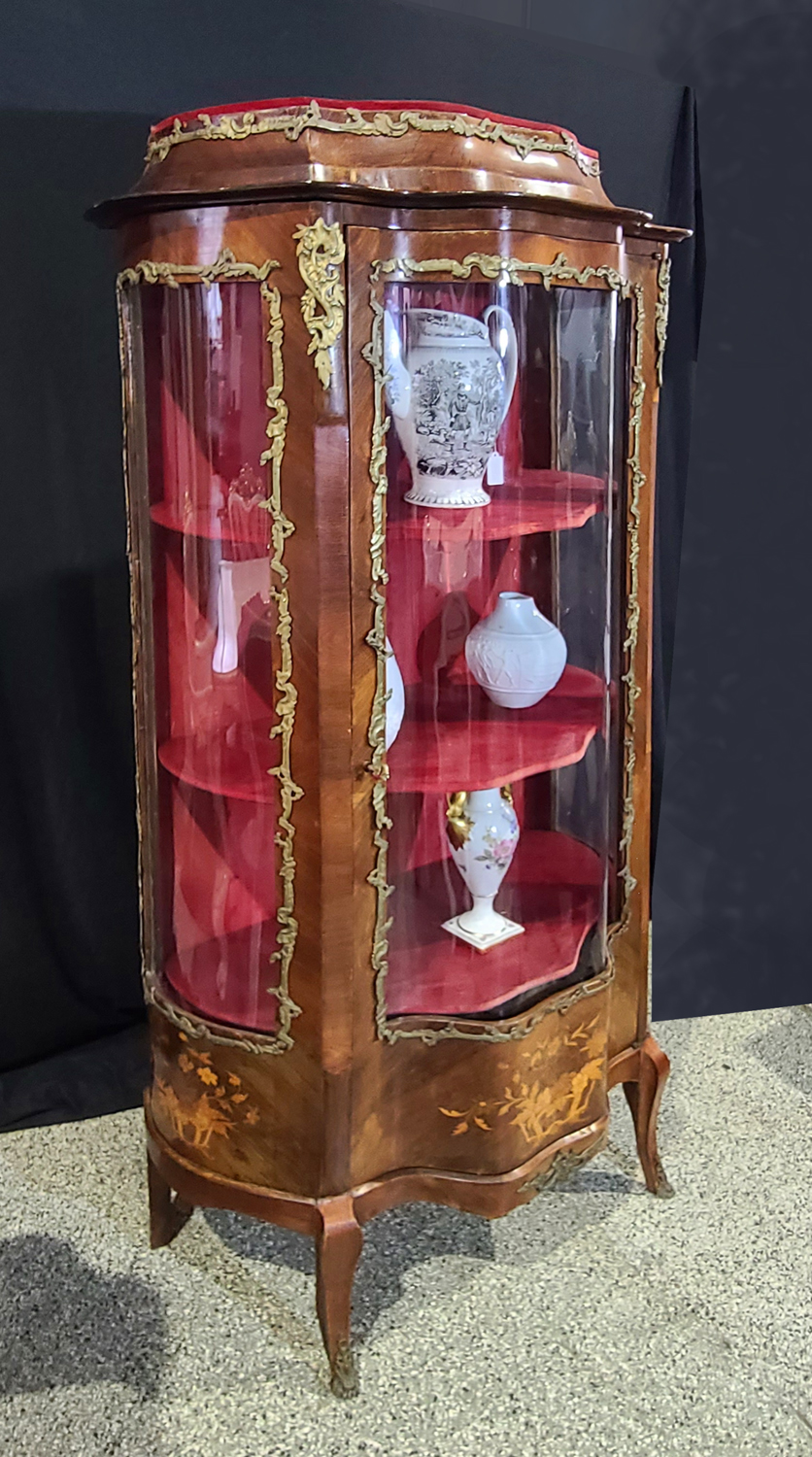 10a Gebauchte Vitrine.