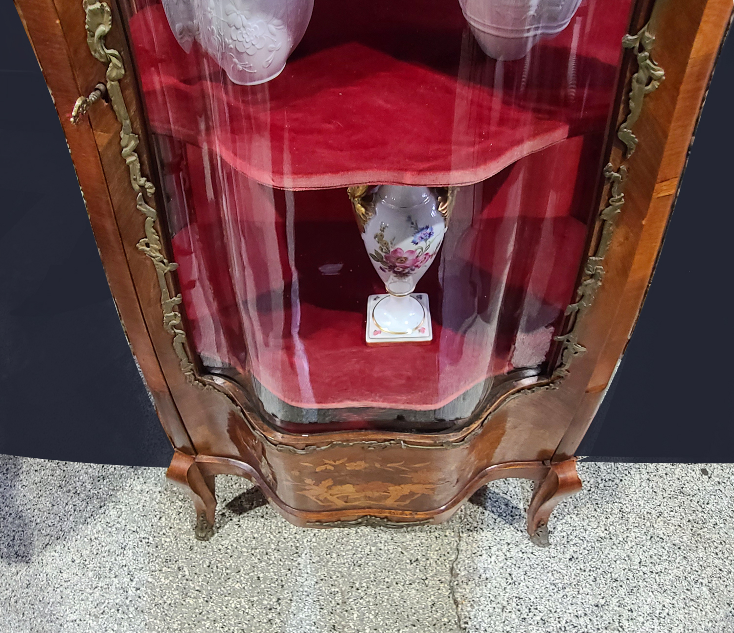 10e Gebauchte Vitrine.