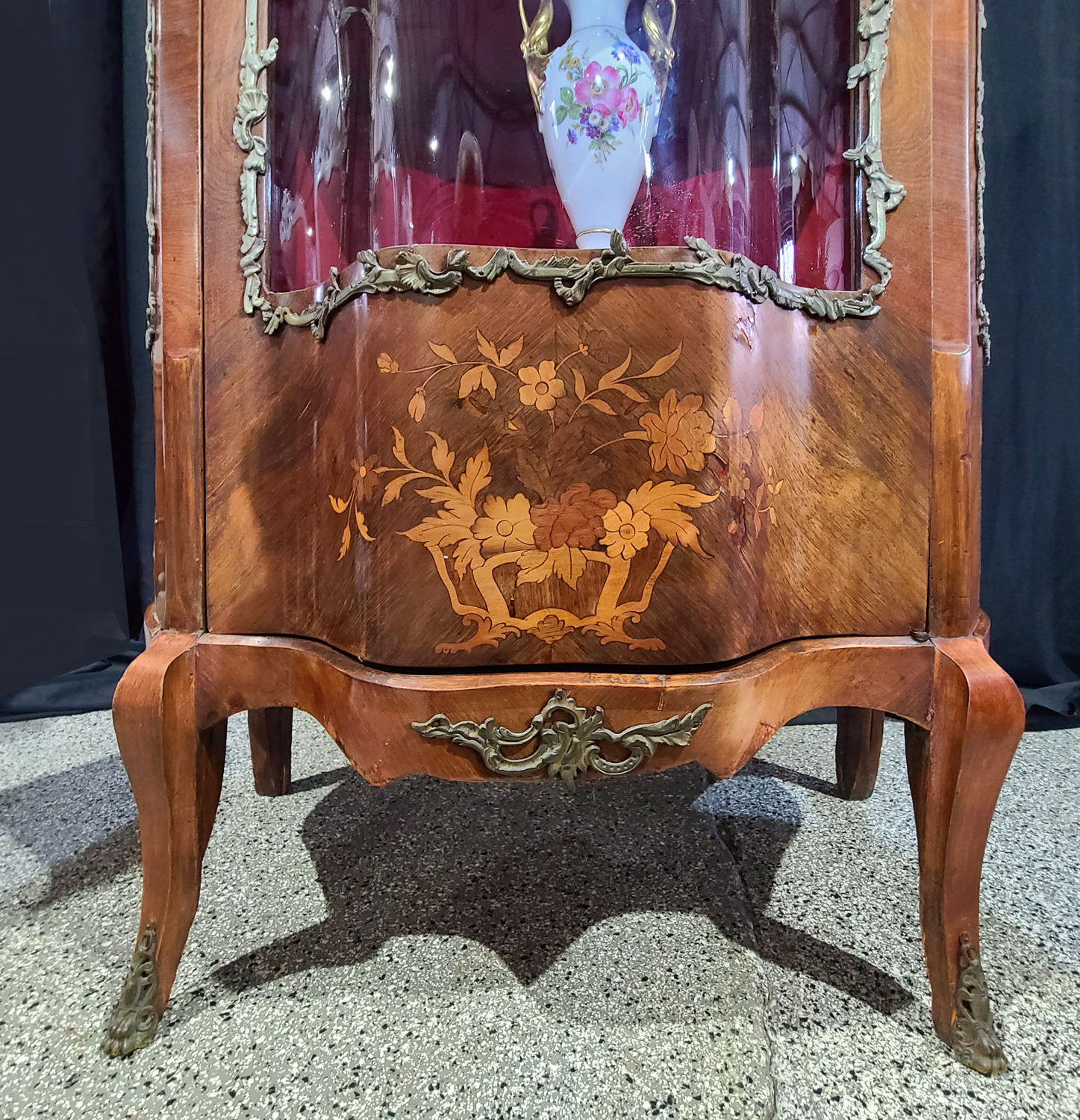 10f Gebauchte Vitrine.