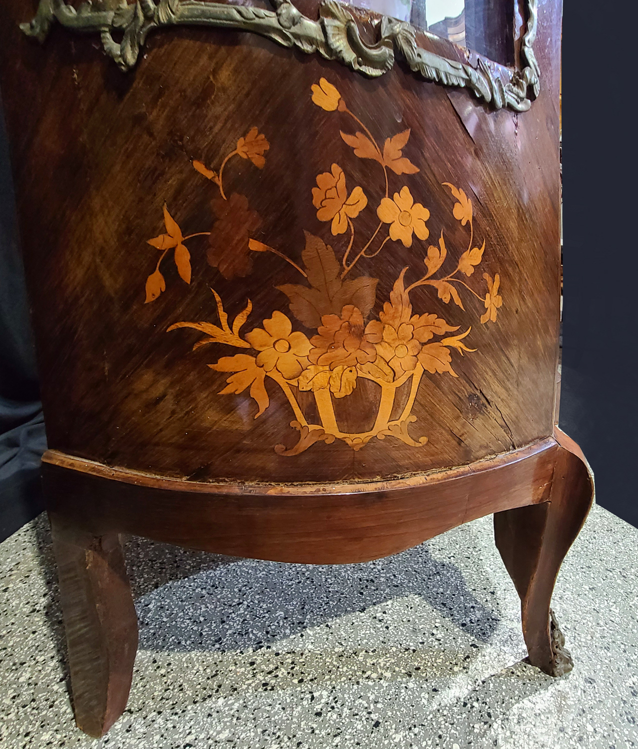 10g Gebauchte Vitrine.