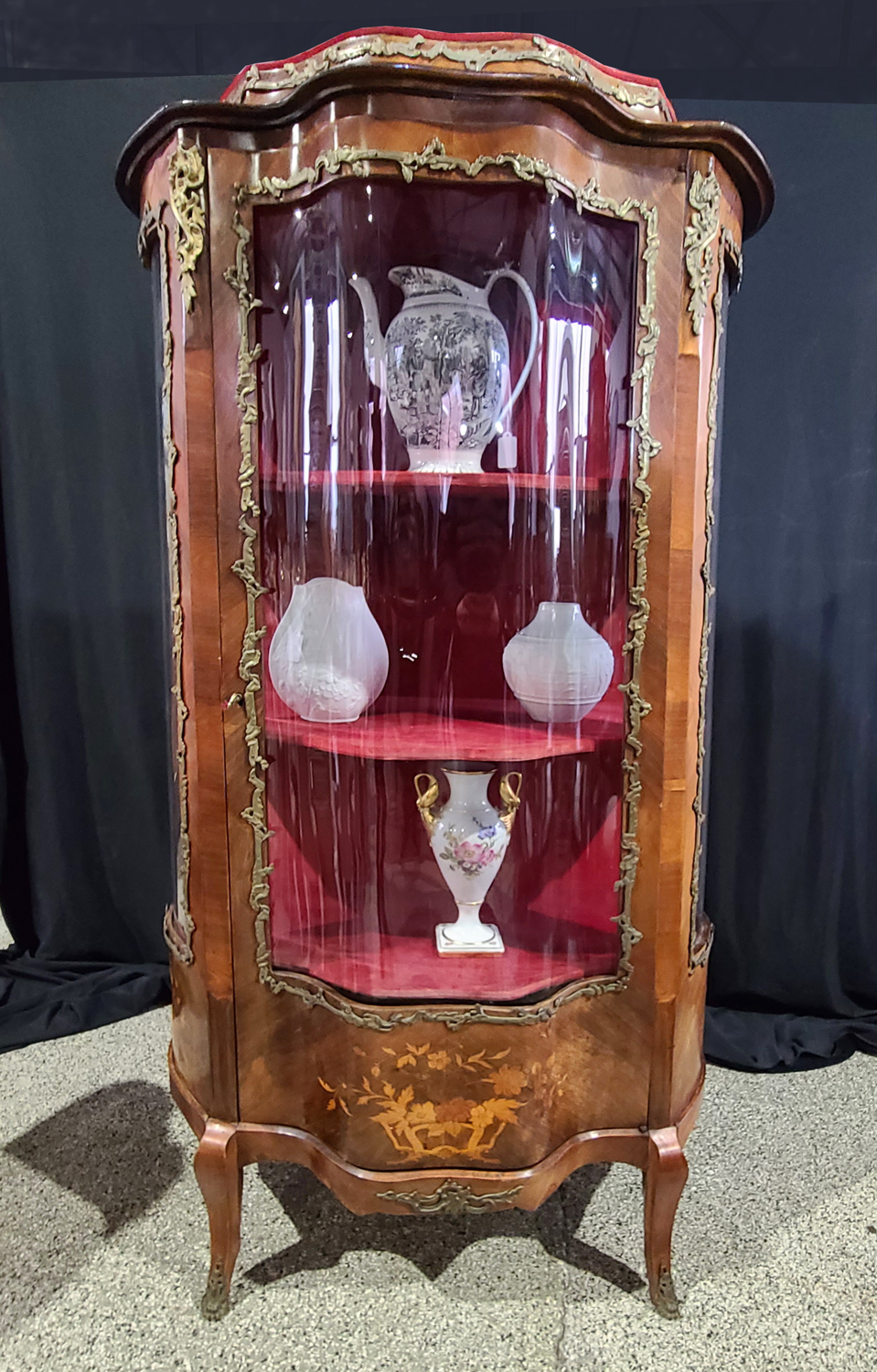 10i Gebauchte Vitrine.